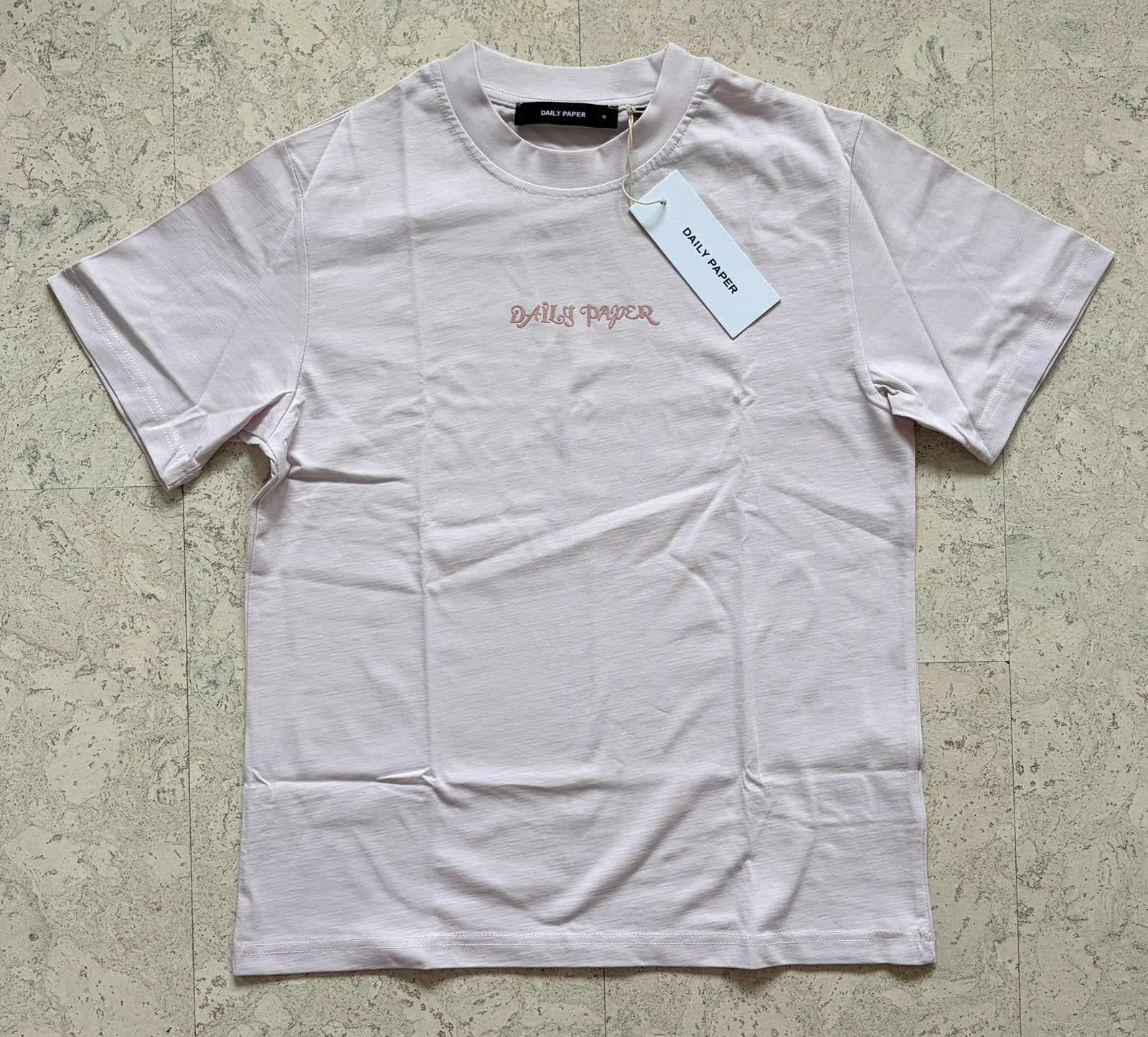 Daily Paper t-shirt maat S!, Nieuw, Ophalen of Verzenden, Korte mouw, Roze