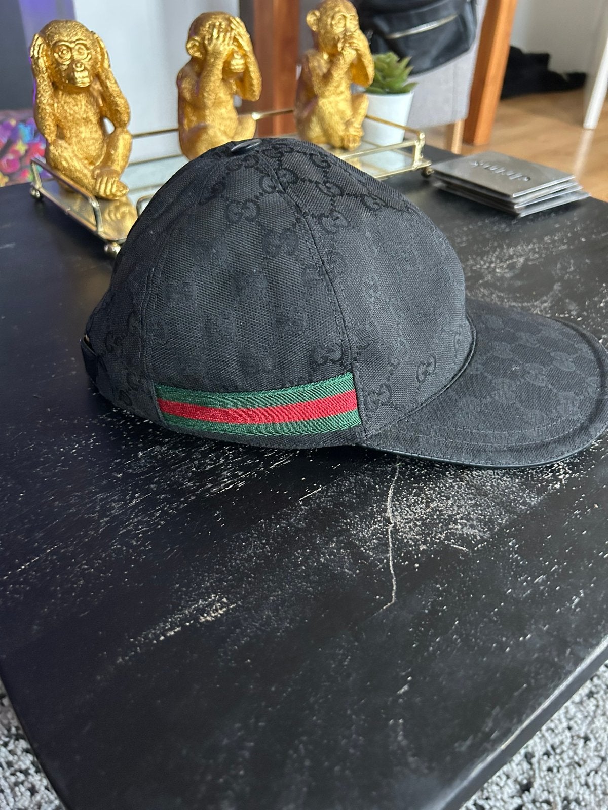 Gucci pet, Kleding | Dames, Ophalen of Verzenden, Gedragen, 56 of 57 cm (M, 7 of 7⅛ inch), Pet