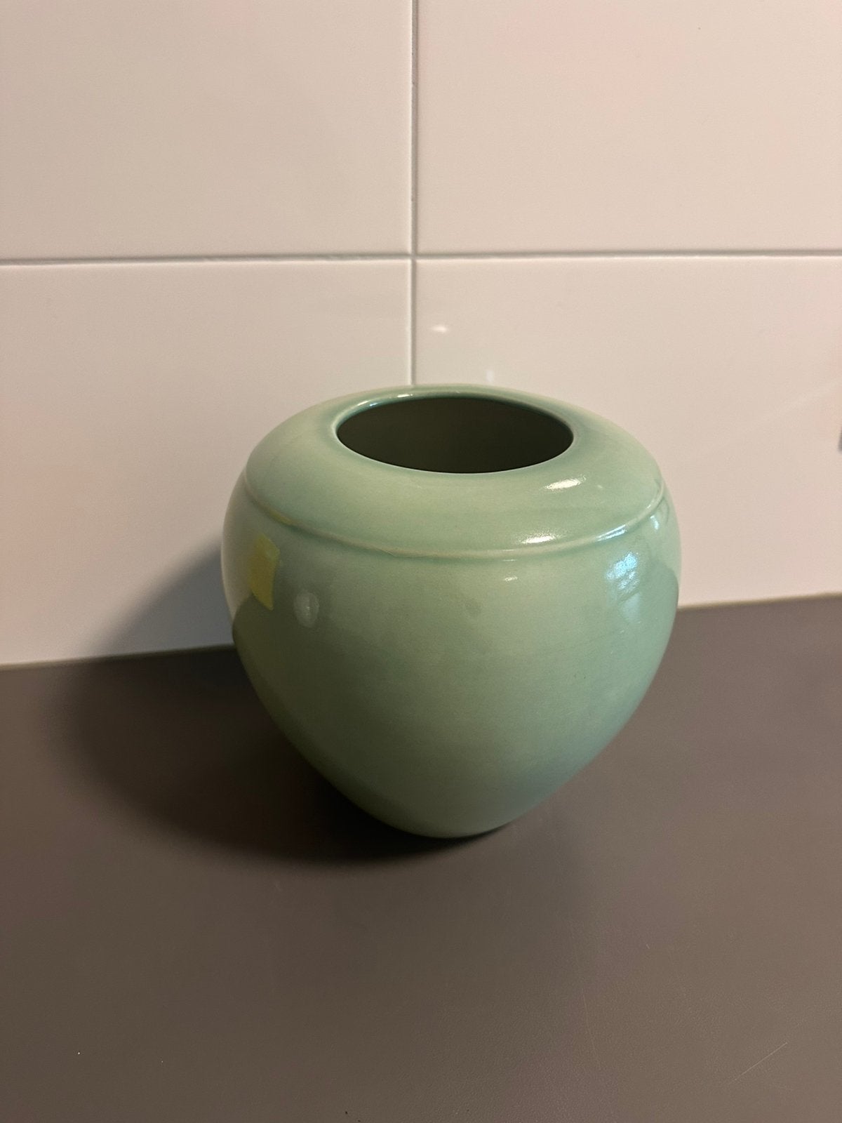 Keramieken vaas celadongroen – 19,5 cm, Rond, Ophalen of Verzenden, Zo goed als nieuw, Balkon