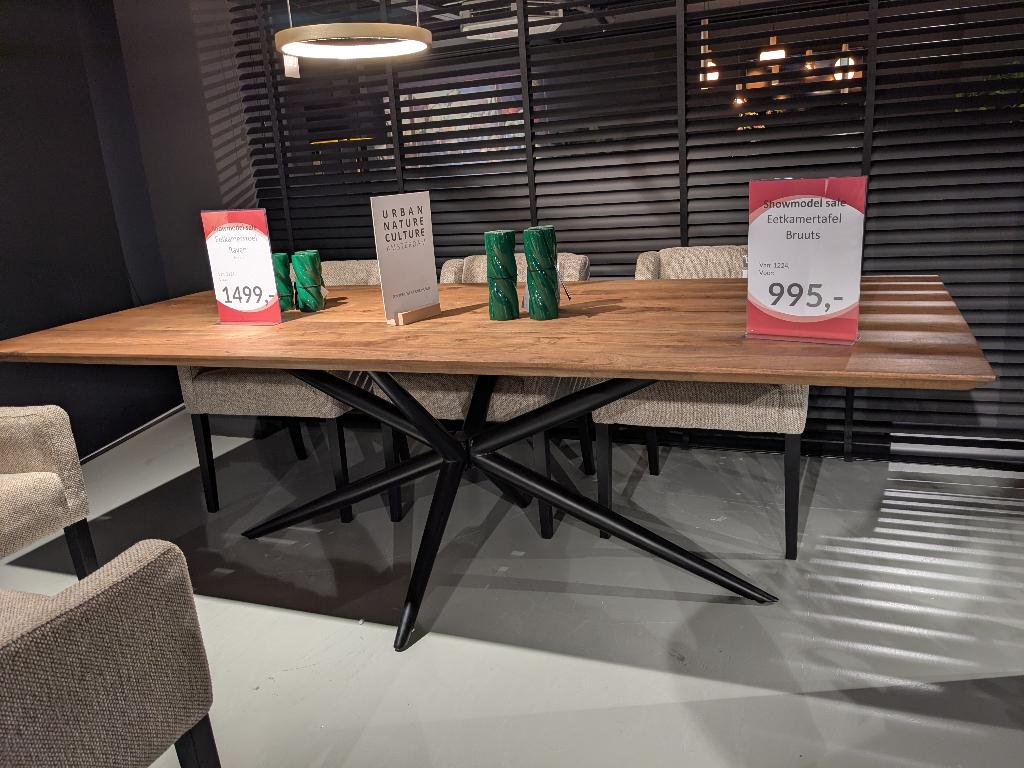 VERDER VERLAAGD LAATSTE 2 BRUUTS EETTAFELS STERK AFGEPRIJSD