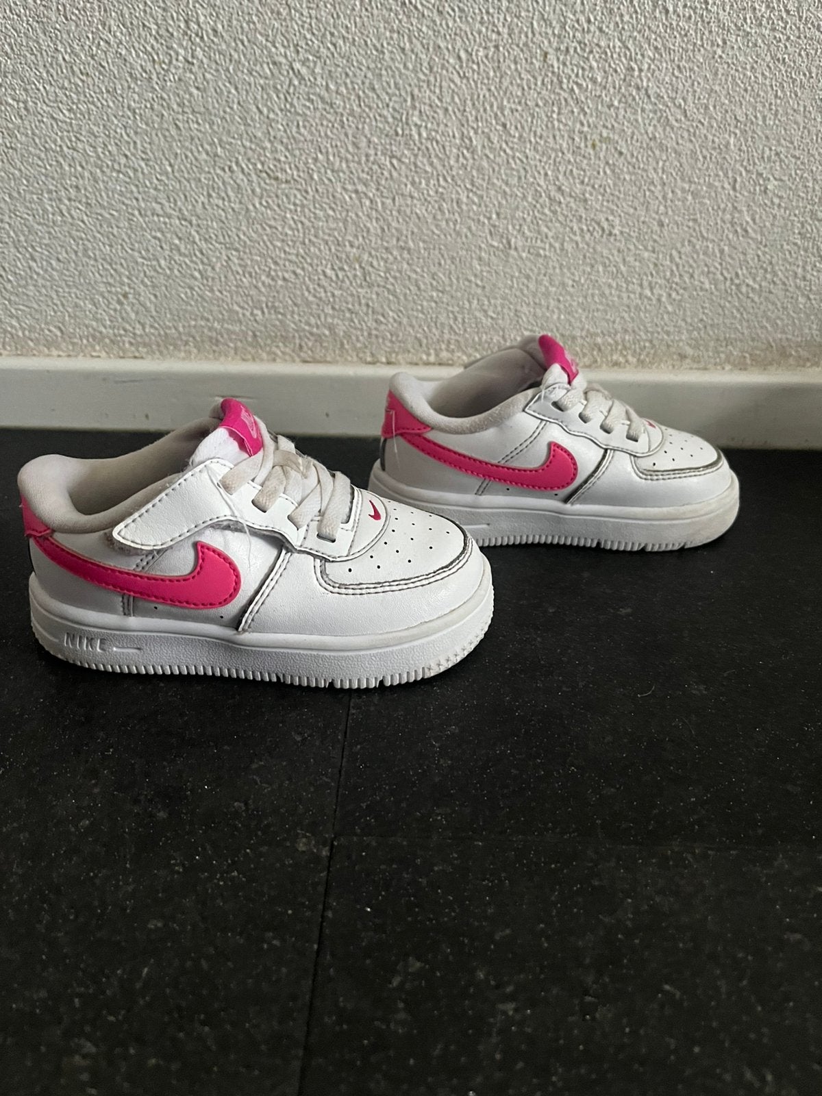Nike force 1, Ophalen of Verzenden, Zo goed als nieuw, Jongen of Meisje, Schoenen