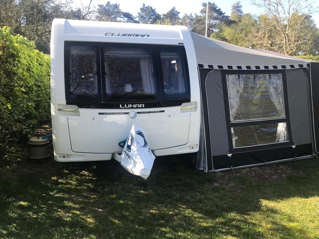 Caravan Lunar Clubman CK 2015, Caravans en Kamperen, Overige merken, Standaardzit, Schokbreker, 4 tot 5 meter