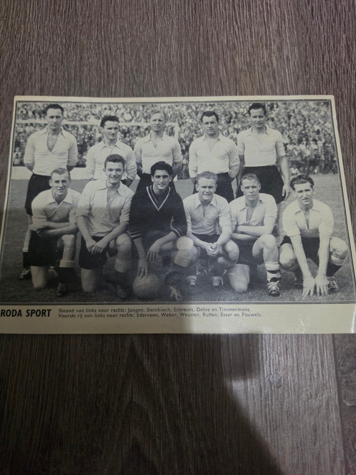 Zeldzame Roda Sport elftalfoto met namen (jaren '50), Verzamelen, Ophalen of Verzenden, Gebruikt, Roda JC, Poster, Plaatje of Sticker