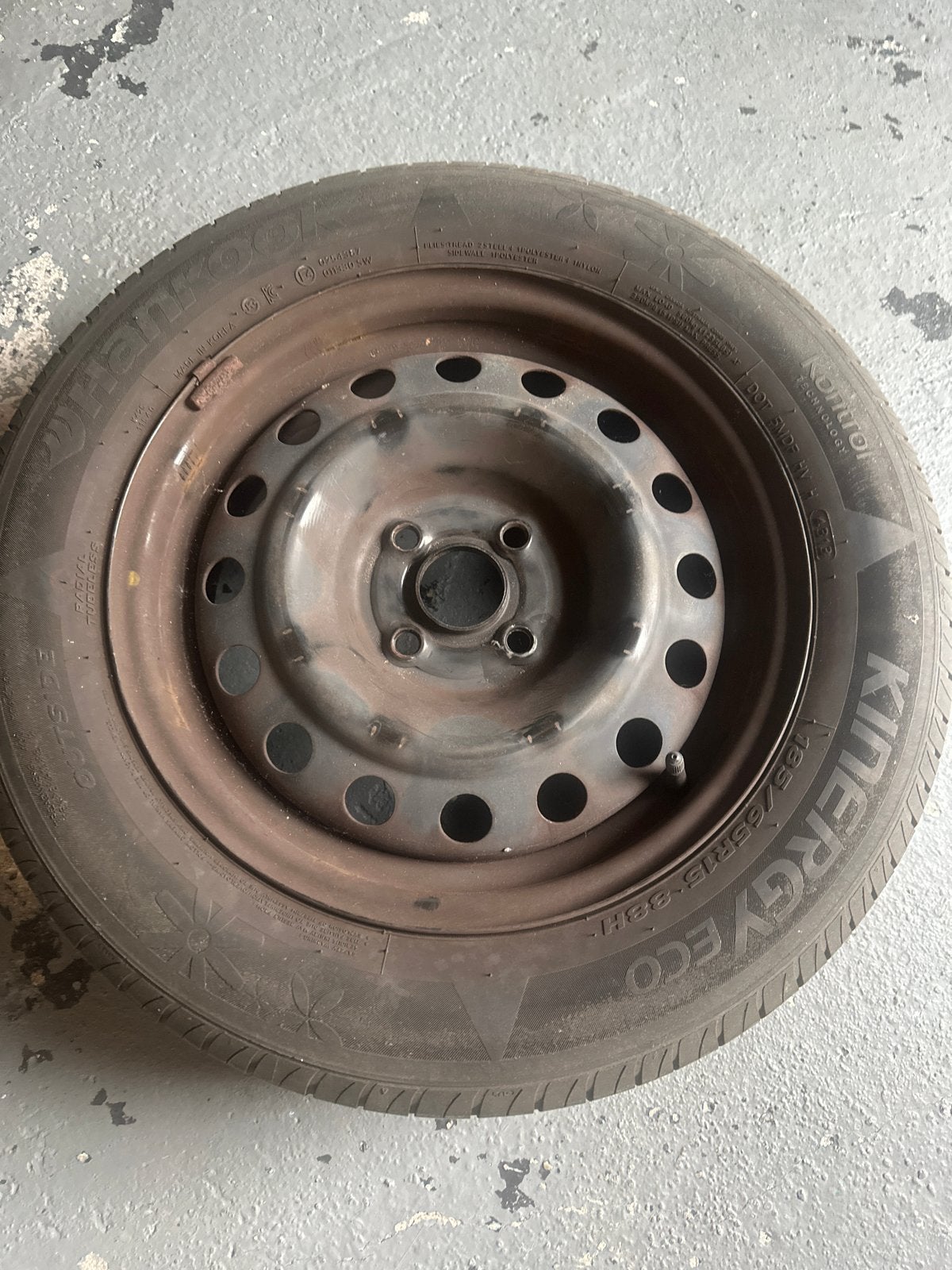 Kinergy Eco zomerband met stalen velg 185/65R15, Gebruikt, 15 inch, Banden en Velgen, Personenwagen