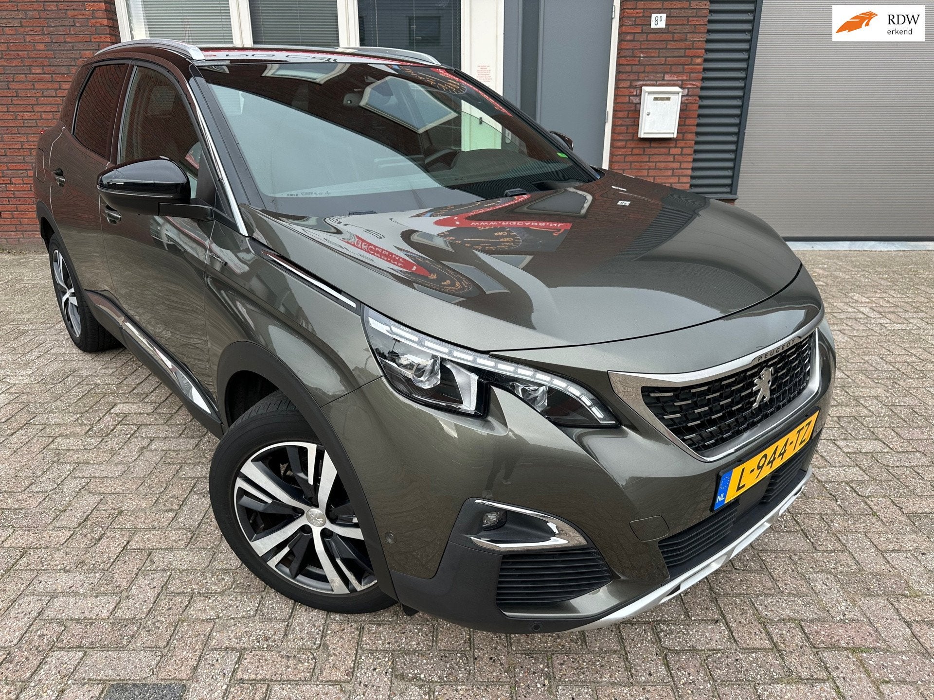 Peugeot 3008 1.2 PureTech GT Line / Navi / Virtual / PDC / R, Gebruikt, 1199 cc, Met garantie (alle), Leder en Stof