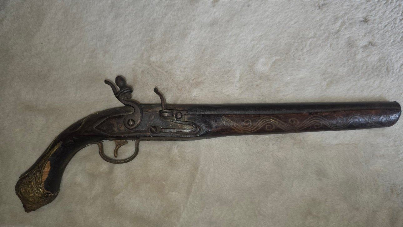 Antiek vuursteenpistool met houtsnijwerk, Ophalen of Verzenden, Overige soorten, Overige gebieden, Overige typen