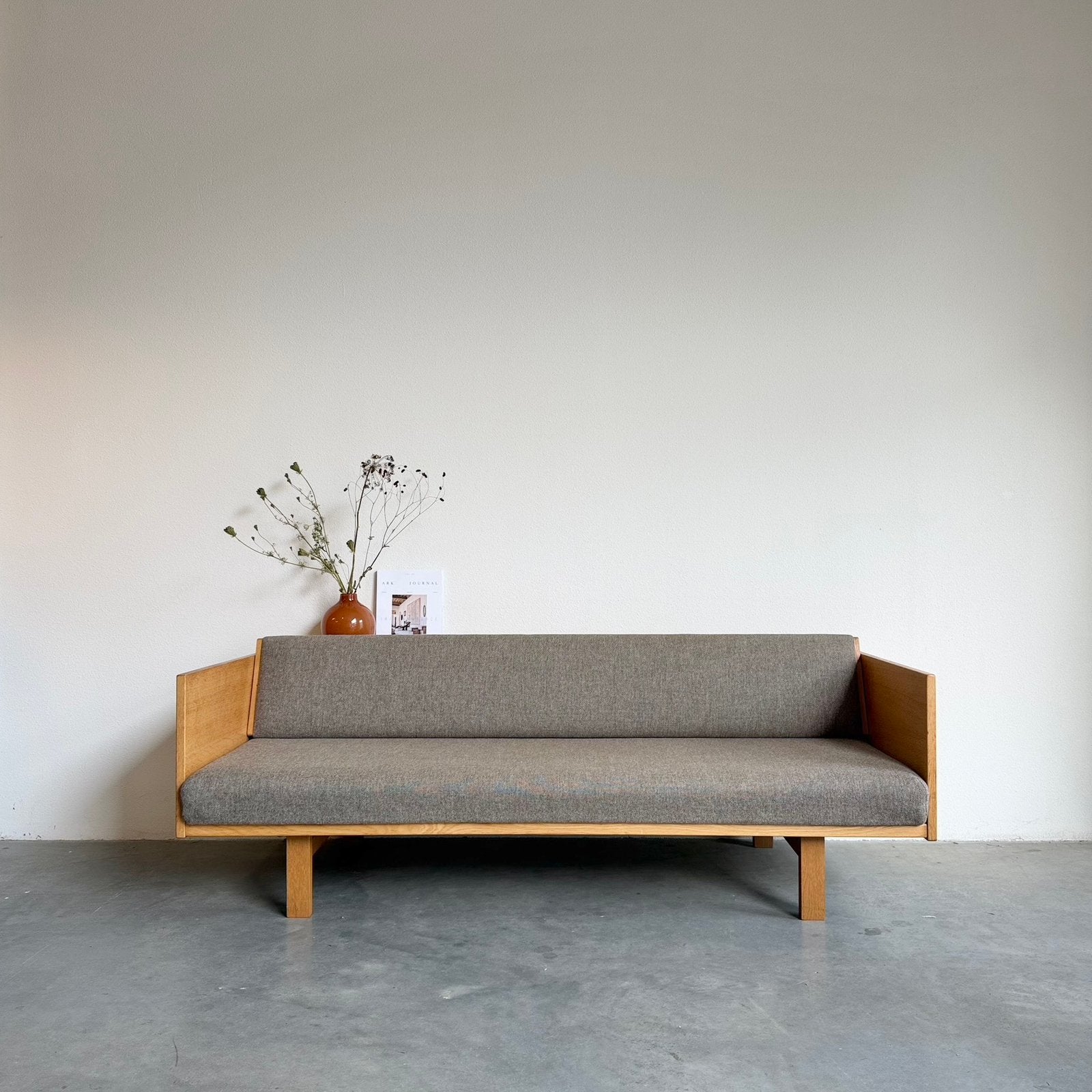 VINTAGE | DAYBED | BANK | HANS WEGNER | EIKEN | DEENS DESIGN, Hout, Gebruikt, Driepersoons, 75 tot 100 cm