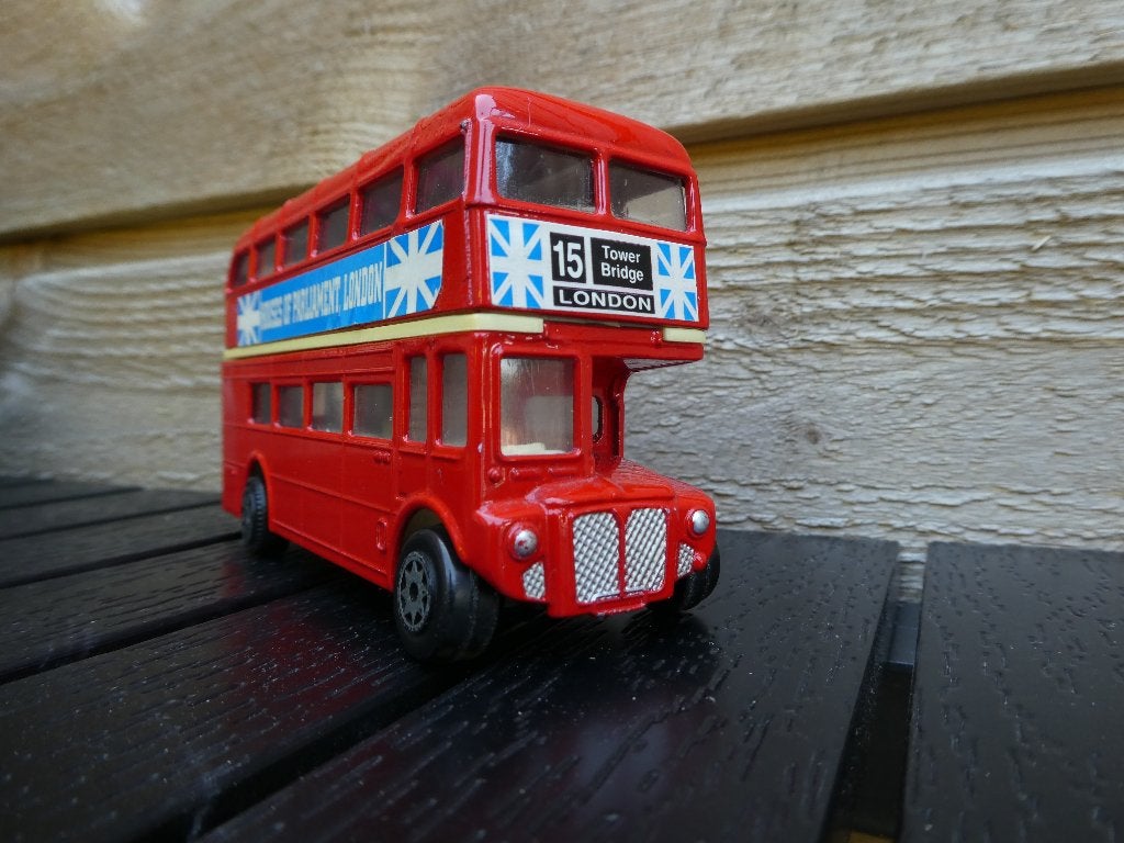Modelauto Engelse dubbeldekkers 2 stuks, Ophalen of Verzenden, Zo goed als nieuw, Bus of Vrachtwagen, Overige merken