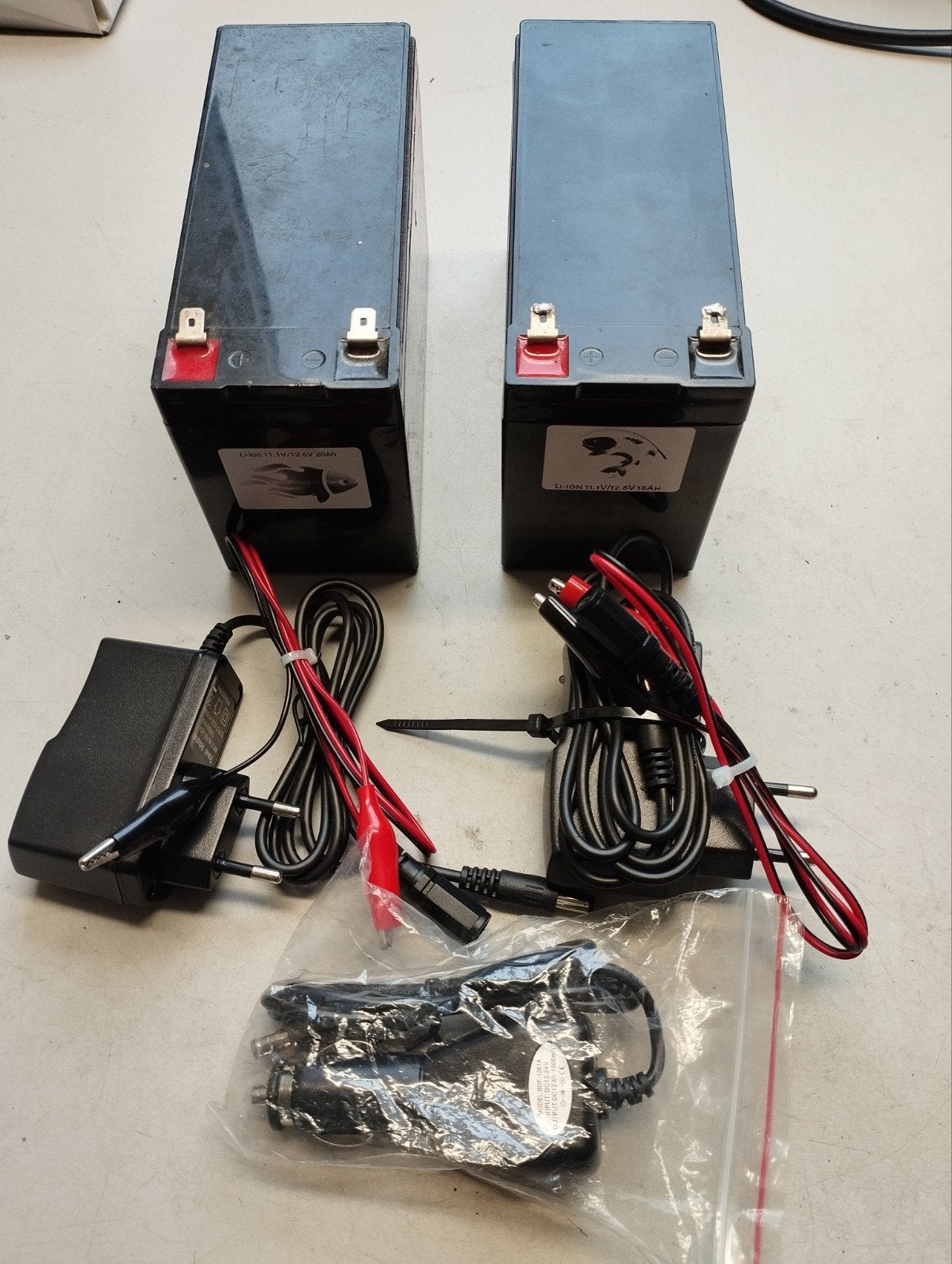 2 x li-ion voerboot accu 12V, Ophalen of Verzenden, Gebruikt, Overige typen