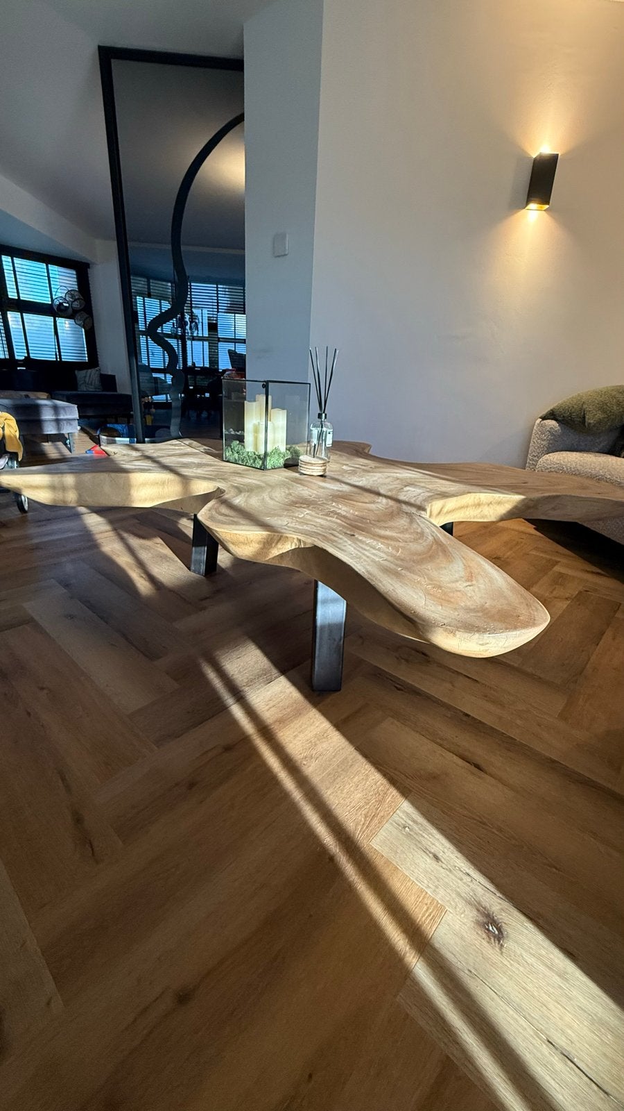 Unieke salontafel van massief hout met organische vorm, Huis en Inrichting, Ophalen, 150 tot 200 cm, Zo goed als nieuw, 150 tot 200 cm