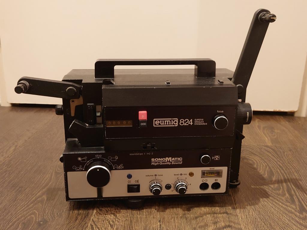 Eumig 824 Sonomatic dual 8mm projector, Verzamelen, Fotografica en Filmapparatuur, Ophalen, 1960 tot 1980, Projector