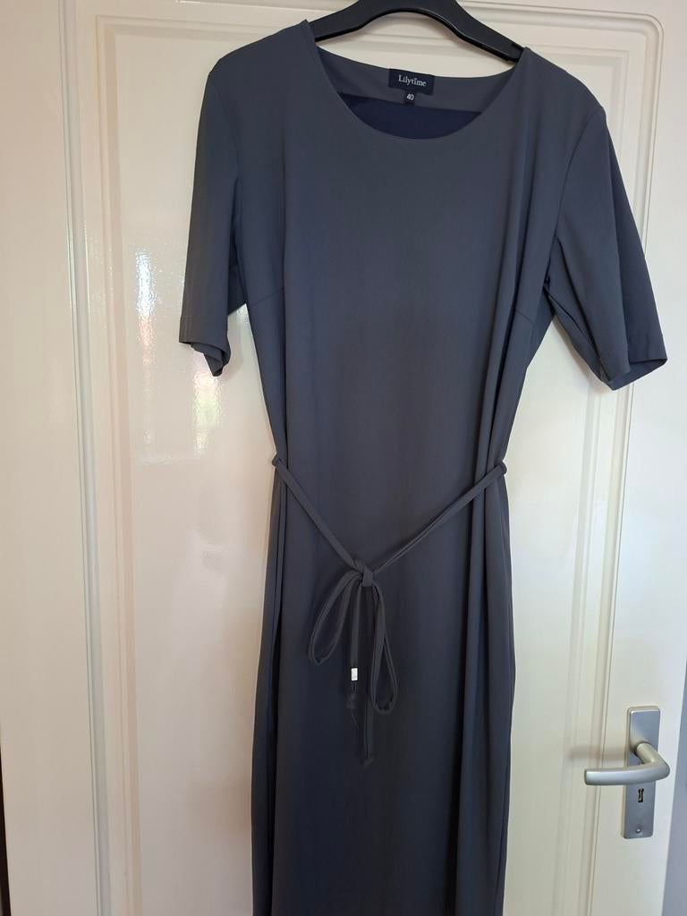 Lilytime jurk., Kleding | Dames, Ophalen of Verzenden, Zo goed als nieuw, Grijs, Onder de knie