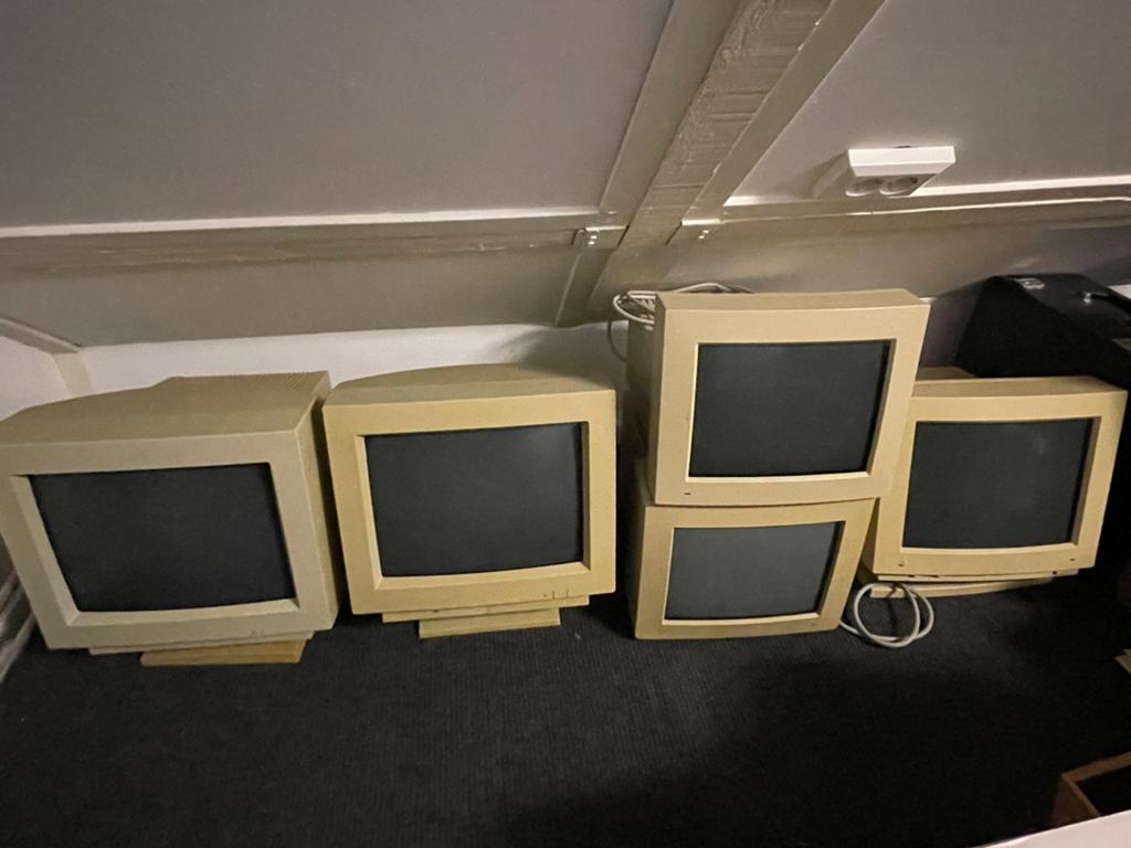 Apple Vintage Monitoren - 2x 12" Mono, 1x 14" Kleur, 2x 15", Ophalen