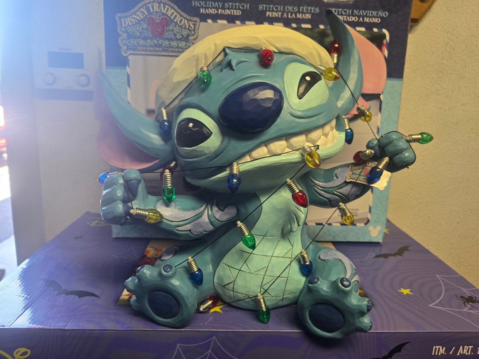 Stitch met kerstlampslinger jim shore, Ophalen of Verzenden, Overige figuren, Nieuw, Beeldje of Figuurtje