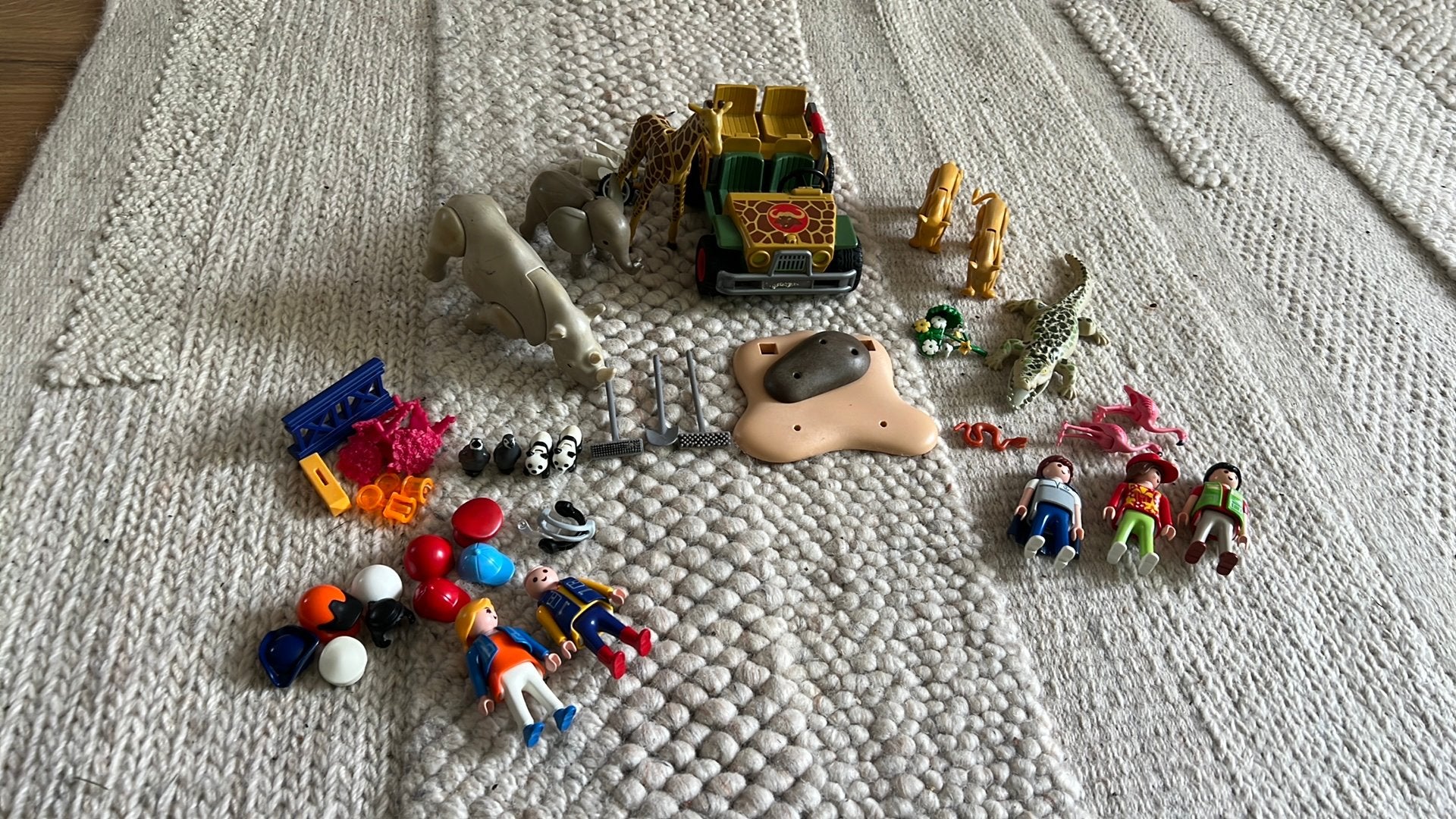 Safari playmobil wilde dieren, jeep en toeristen, Ophalen of Verzenden, Zo goed als nieuw