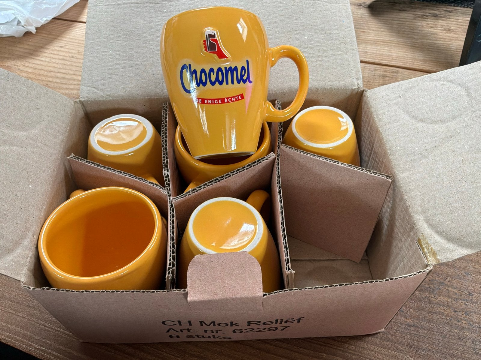 Set van 6 Chocomel mokken €7,50 - Nieuw in doos, Ophalen, Overige typen, Geel, Nieuw