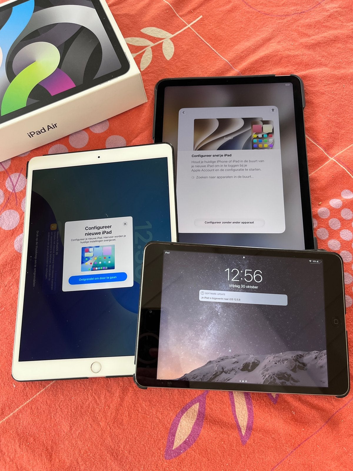iPad air 4e en 3e generatie + gratis iPad Mini, Computers en Software, Apple iPad Air, 11 inch, Ophalen of Verzenden, Zo goed als nieuw