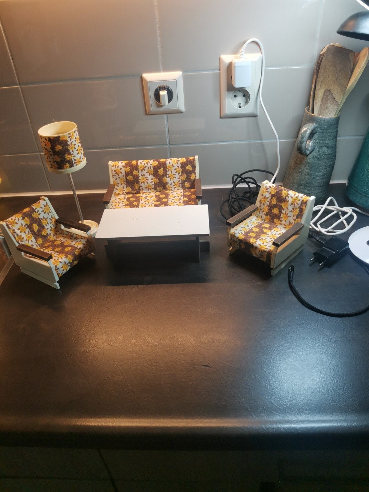 Vintage Barbie meubelsetje - bank, stoelen, tafel, lamp, Verzamelen, Ophalen of Verzenden