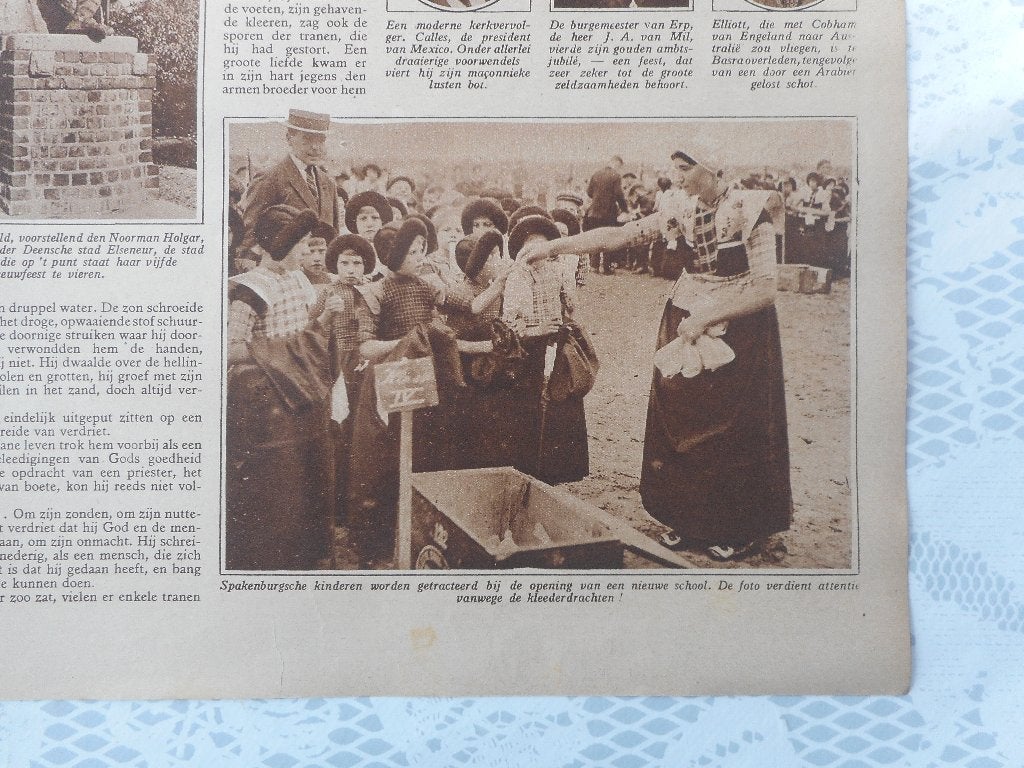 Spakenburg. Opening nieuwe school. 1926., Ophalen of Verzenden, 1920 tot 1940, Nederland, Knipsel(s)