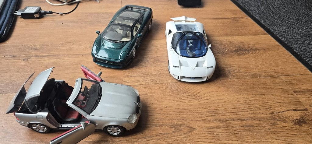 3x Maisto 1:18, Ford GT90, Jaguar XJ220 & Mercedes SLK230, Ophalen of Verzenden, Gebruikt, Auto, Maisto