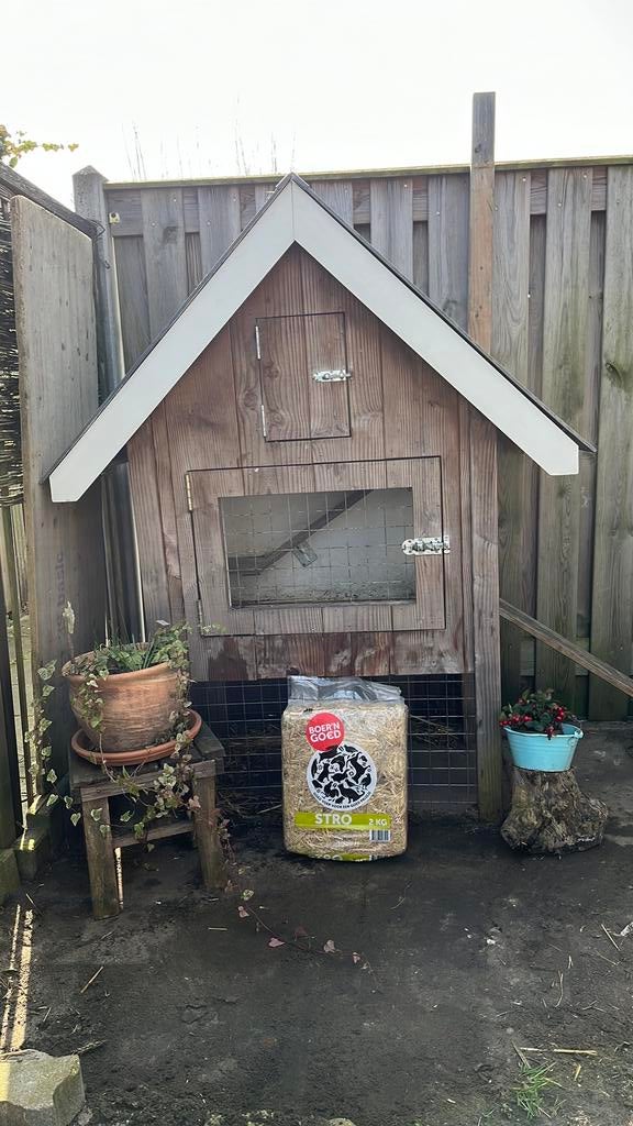Konijnhoek hoek dierenhoek konijn, Dieren en Toebehoren, Ophalen, Zo goed als nieuw, Kippenhok of Kippenren