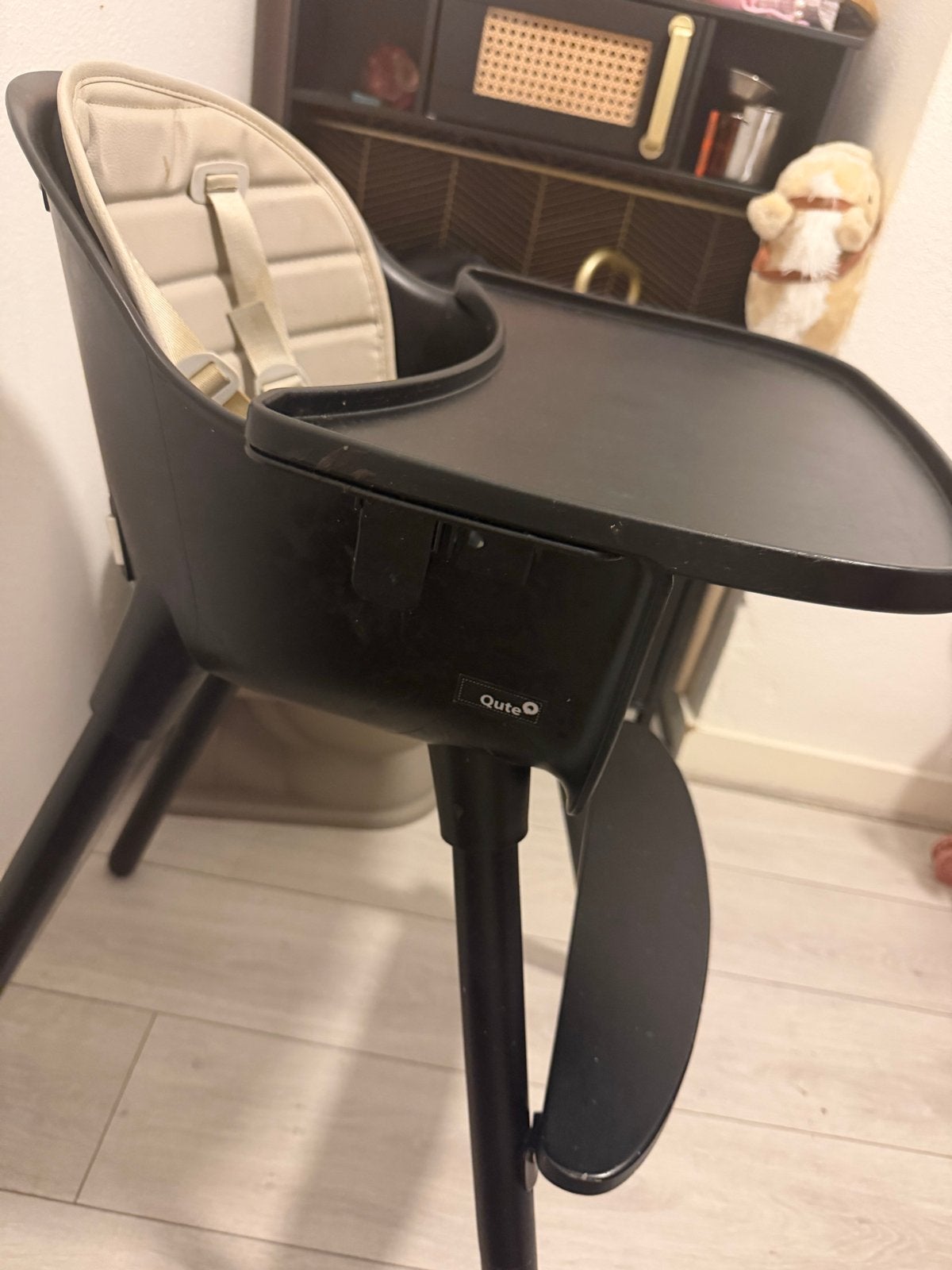 Qute Kinderstoel met eetblad en gordel, Kinderen en Baby's, Kinderstoelen, Ophalen of Verzenden, Gebruikt, Overige typen, Afneembaar eetblad