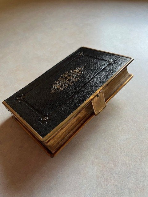 Engelse Bijbel Charles Courtier London circa 1880, Antiek en Kunst, Ophalen of Verzenden
