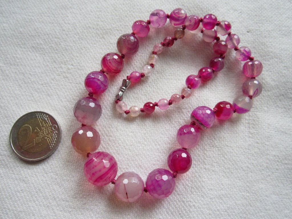 74.  Aparte ketting, dyed agaat, facetgeslepen.  44 cm, Sieraden, Tassen en Uiterlijk, Antieke sieraden, Ophalen, Overige materialen