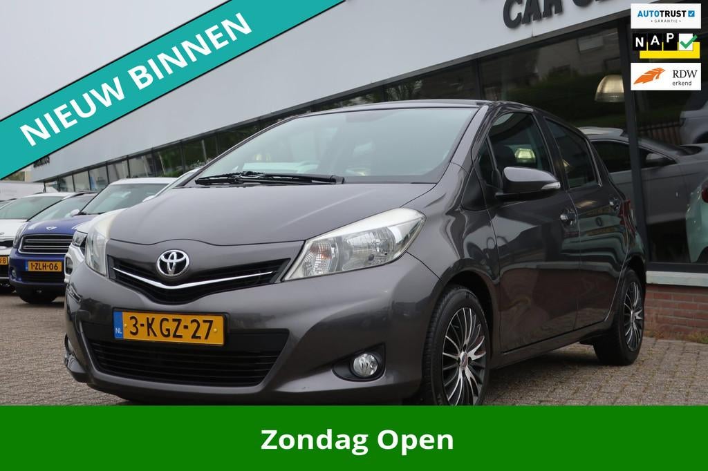 Toyota Yaris 1.3 VVT-i Aspiration AIRCO_CRUIS_6-BAK_CAM_LMV_, Auto's, Voorwielaandrijving, Euro 5, Stof, Zwart