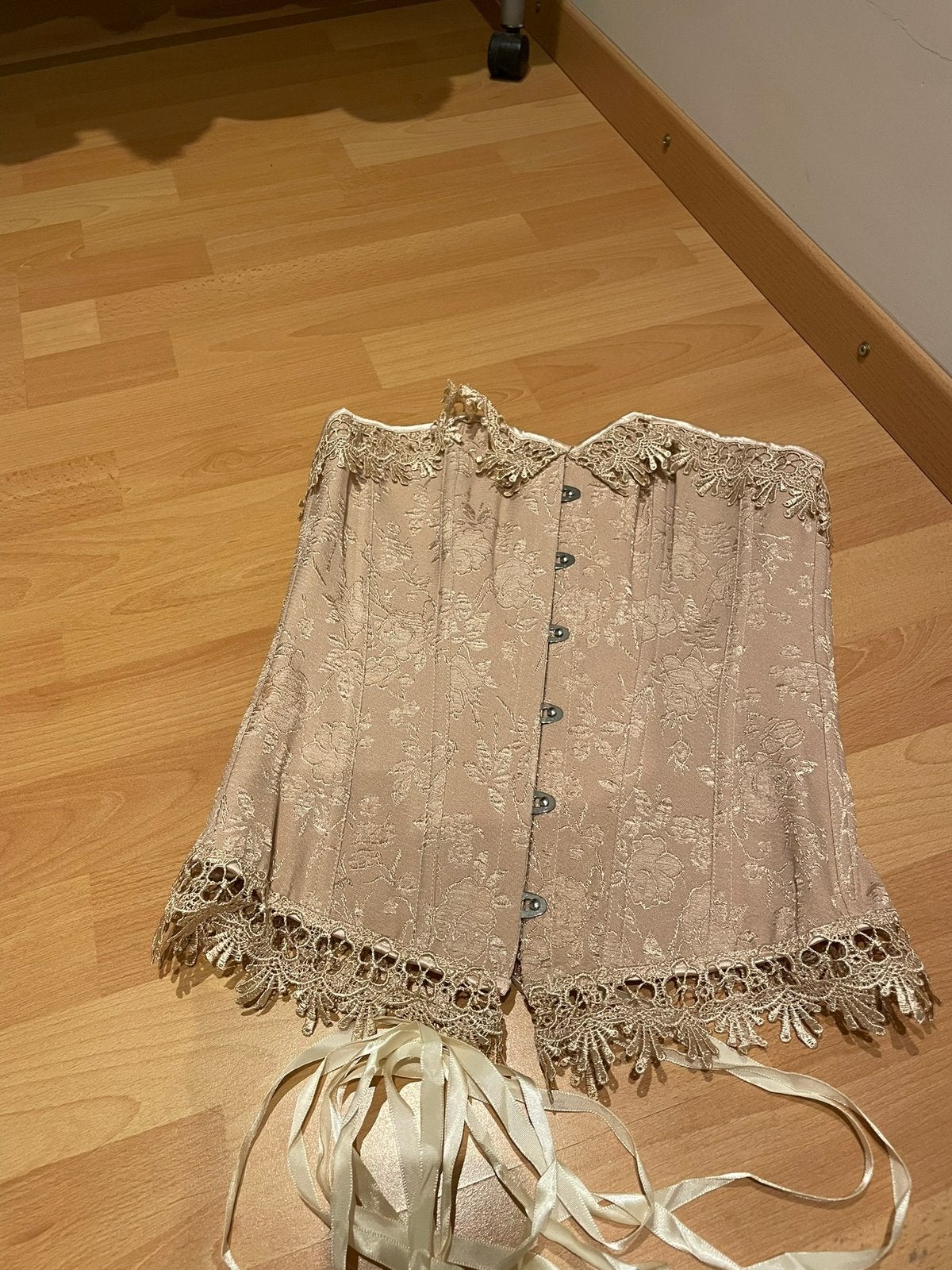 Bustier met haaksluiting en kant, Ophalen of Verzenden, Beige, Body of Korset