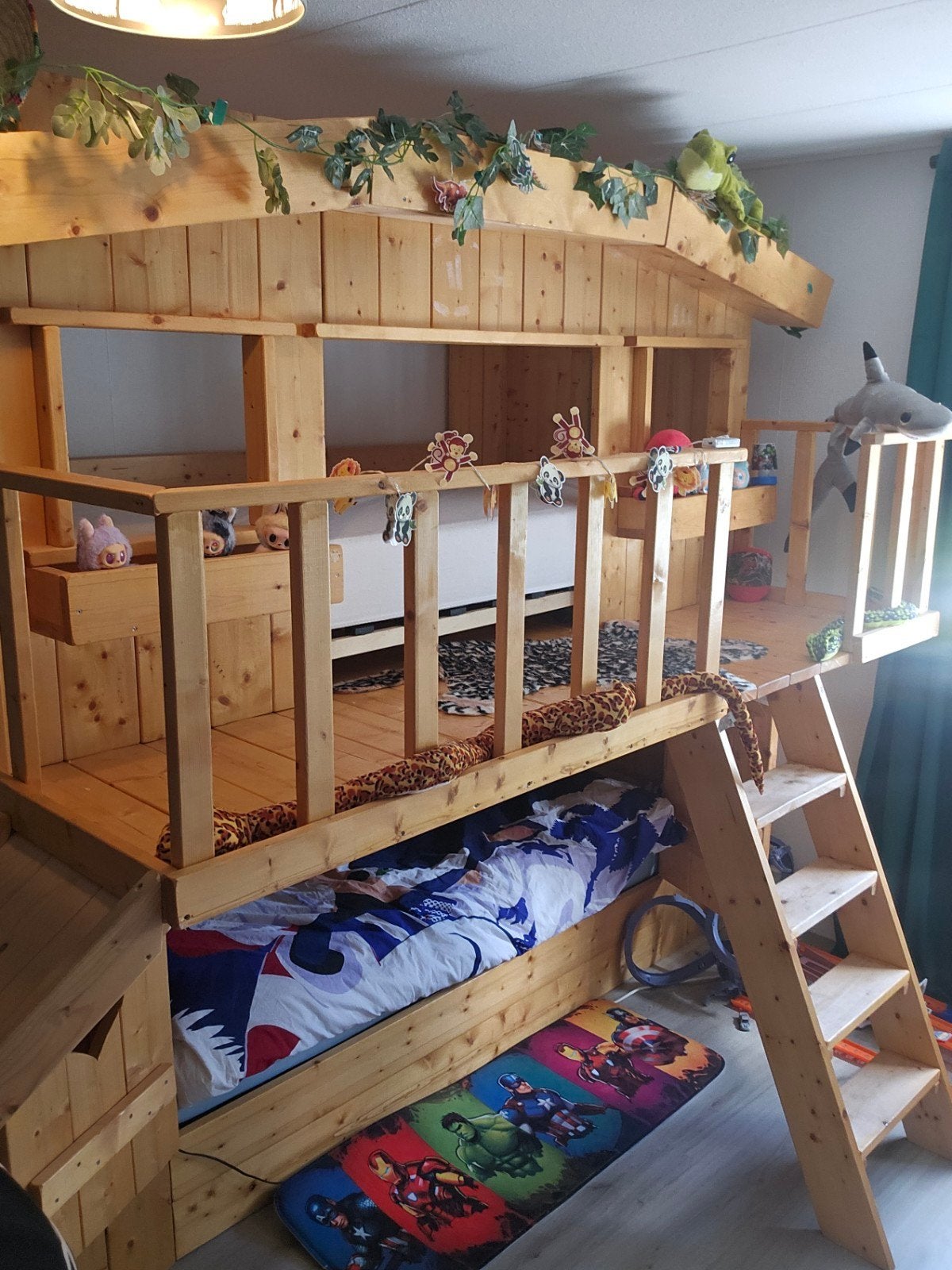 Super cool boomhutbed met glijbaan en balkon!, Eenpersoons, Ophalen of Verzenden, Zo goed als nieuw, 200 cm
