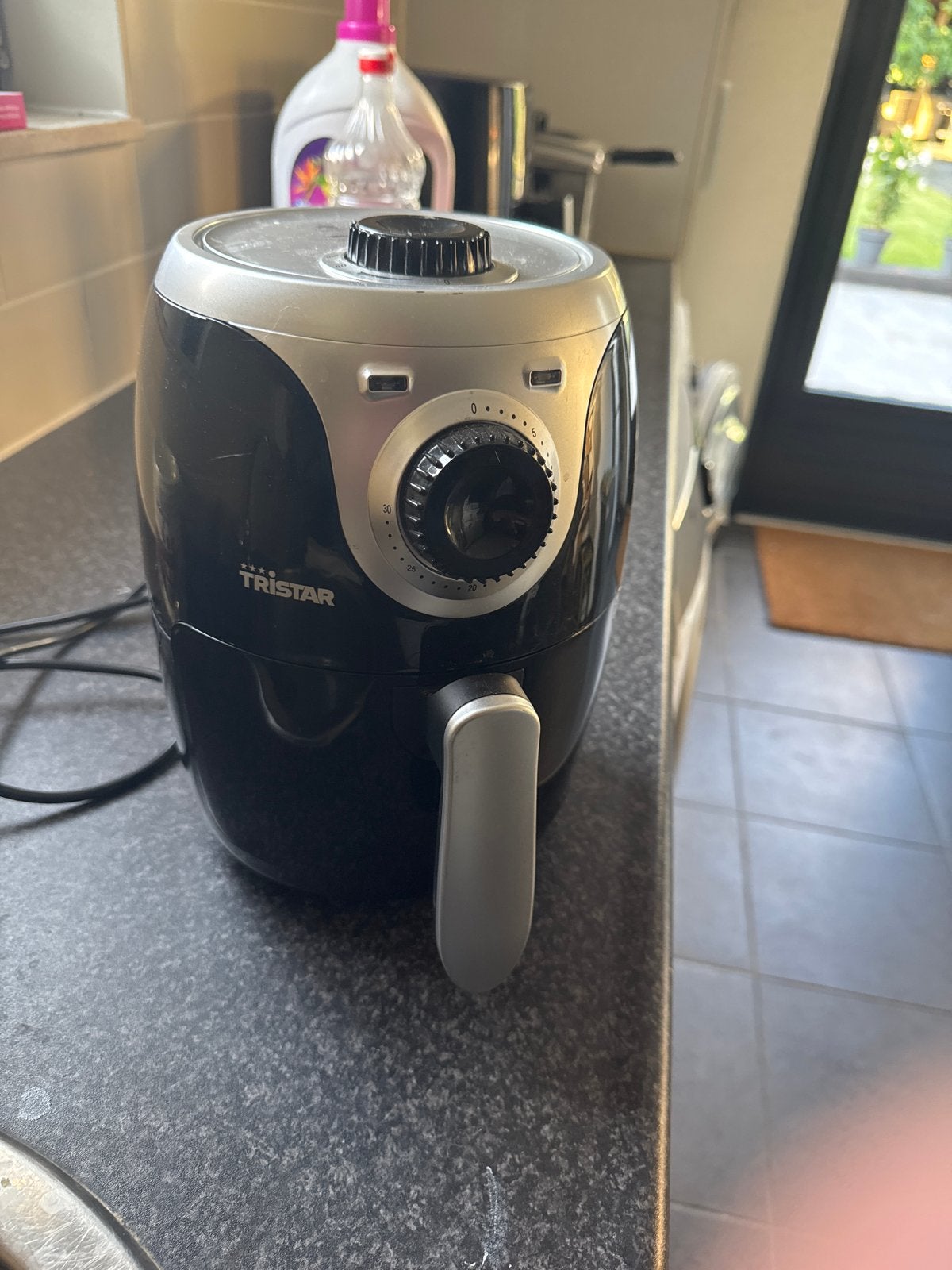 Tristar Airfryer - Compact en Gebruiksvriendelijk, Ophalen, Zo goed als nieuw, Airfryer, Minder dan 750 gram