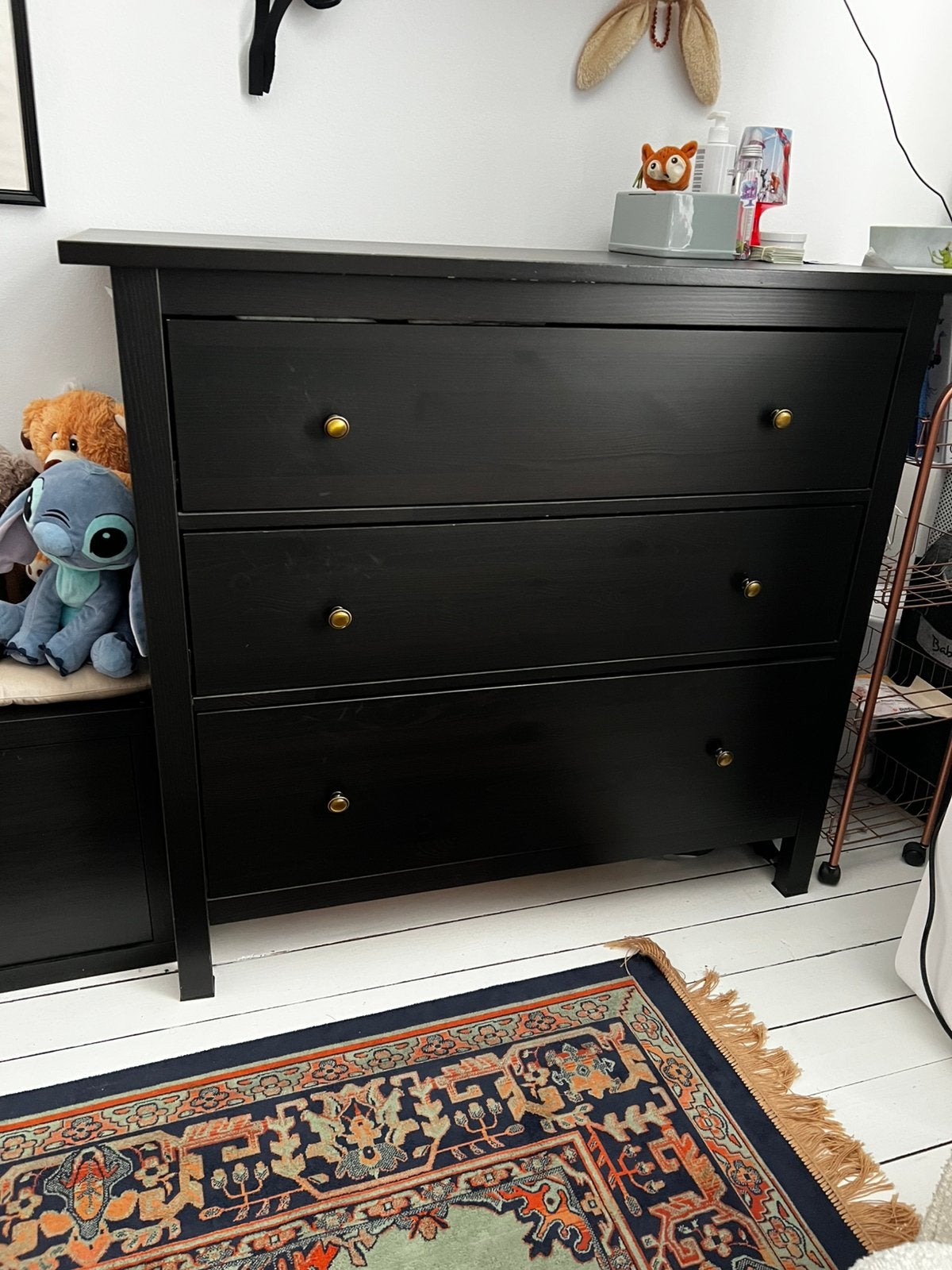 Hemnes ladekast met drie lades, Huis en Inrichting, Kasten | Ladekasten, Ophalen, 100 tot 150 cm, Zo goed als nieuw, 3 of 4 laden