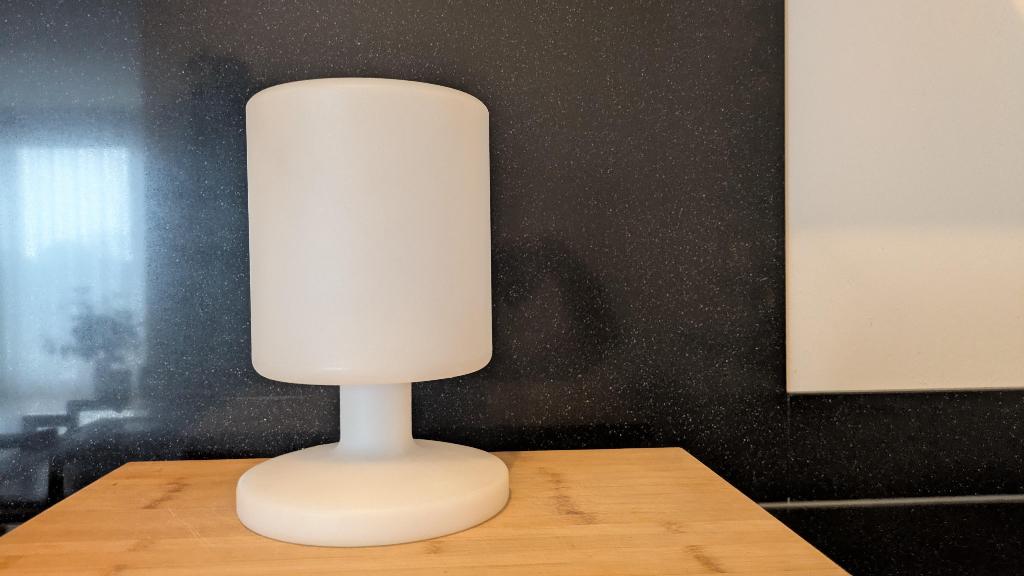 Oplaadbare buitenlamp - 2 dimstanden + oplader, Kunststof, Minder dan 50 watt, Ophalen of Verzenden, Zo goed als nieuw