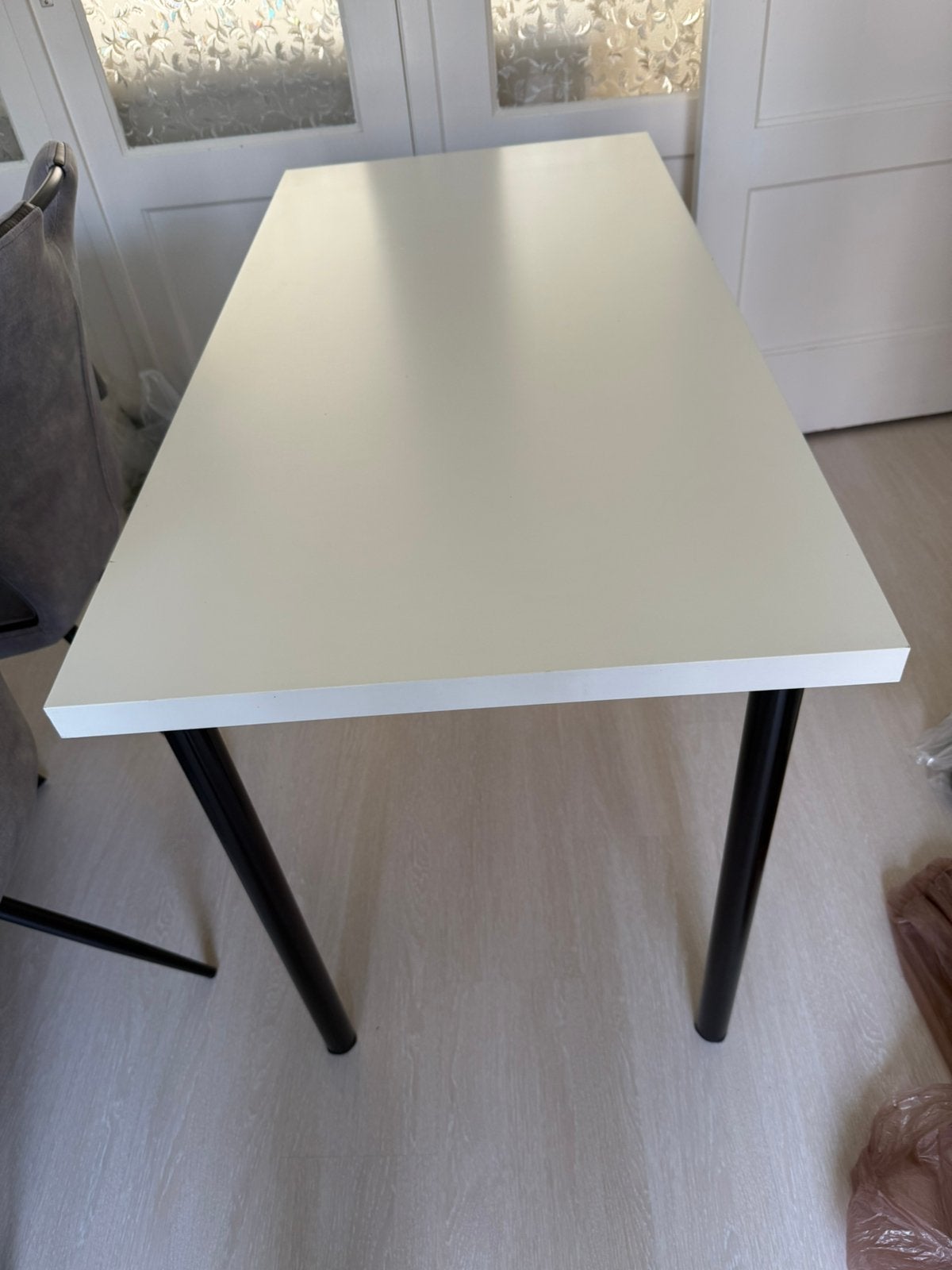 Licht gebruikt wit tafeltje, schoner dan verwacht. €.50.00, Huis en Inrichting, Lampen | Tafellampen, Ophalen of Verzenden, Gebruikt