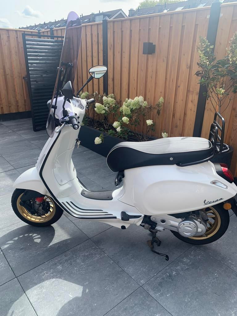 Vespa Sprint Racing Sixties - wit - slechts 2002 km, Fietsen en Brommers, Scooters | Vespa, Zo goed als nieuw, Benzine, Ophalen