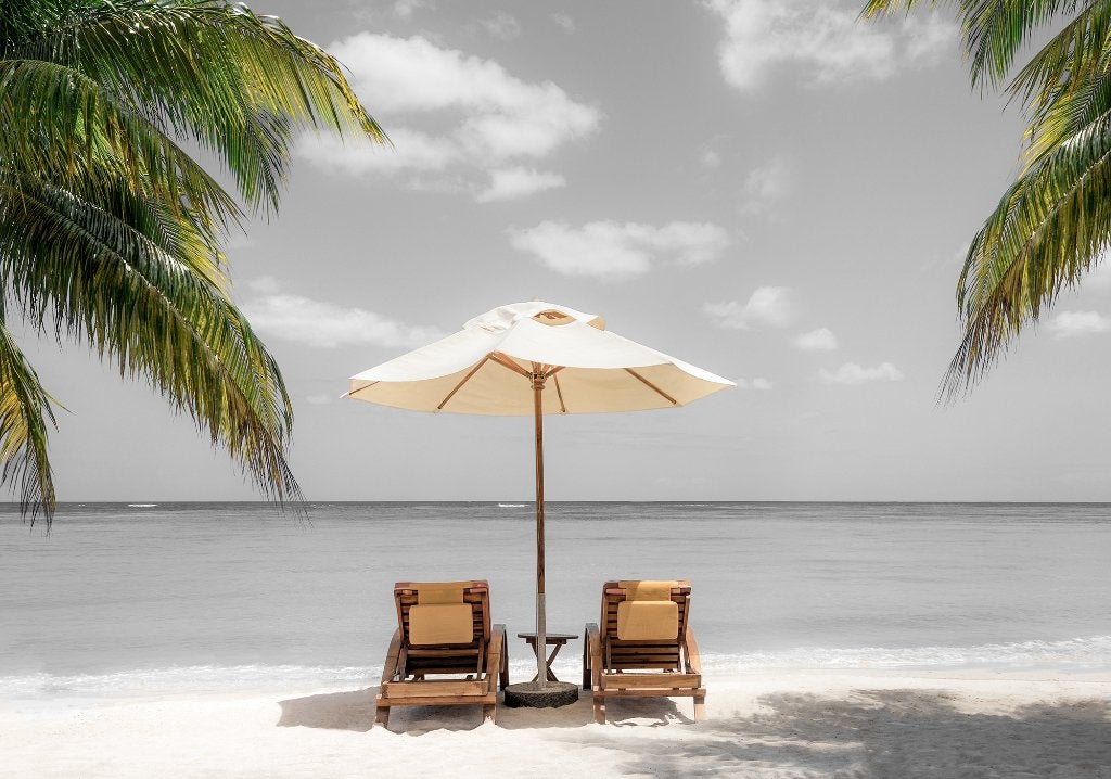 Strand fotobehang ligstoelen, vakantie, Fotobehang4you, Huis en Inrichting, Stoffering | Behang, Verzenden, Fotobehang