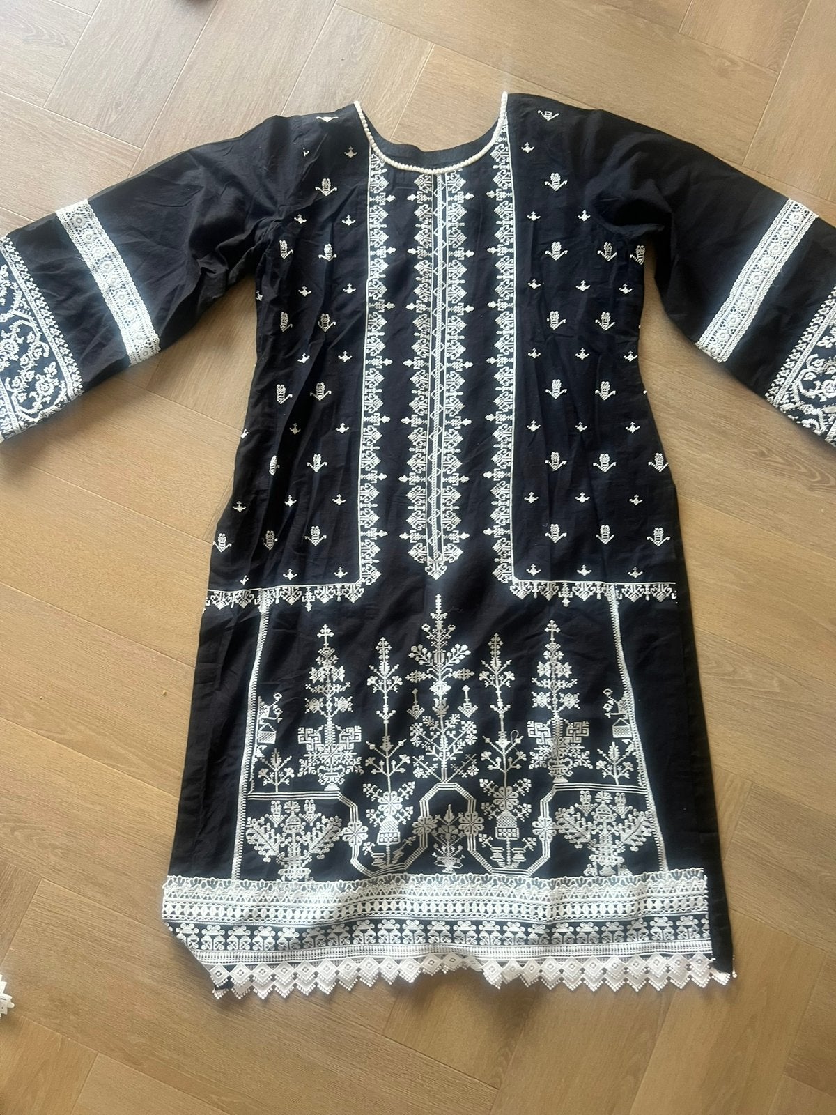 Indian bollywood salwar kameez lawn zwart wit 3 delig, Ophalen of Verzenden, Zo goed als nieuw, Zwart, Overige typen