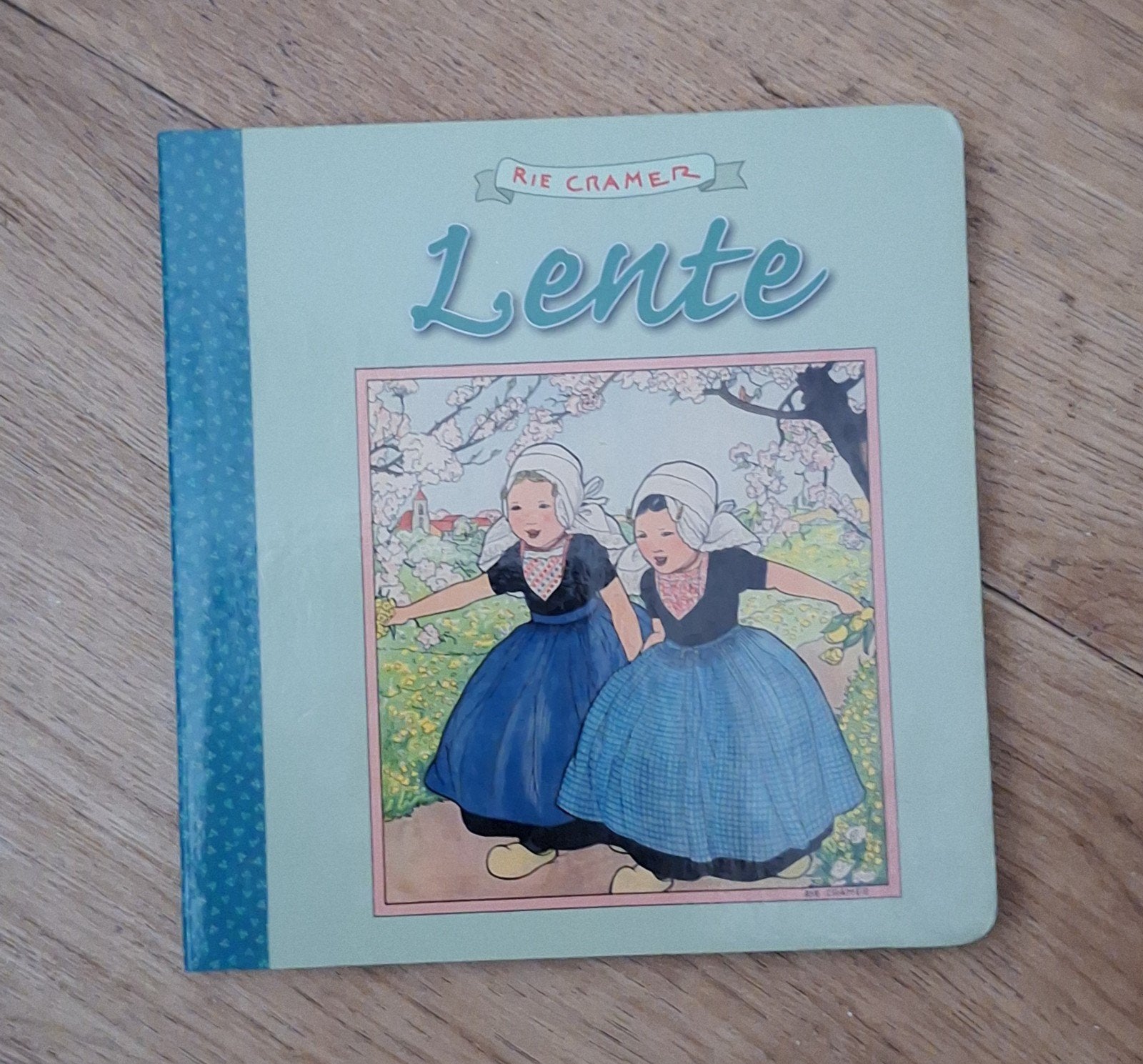 Rie Cramer - Lente (Kinderboekje), Jongen of Meisje, Ophalen of Verzenden, Zo goed als nieuw, Voorleesboek