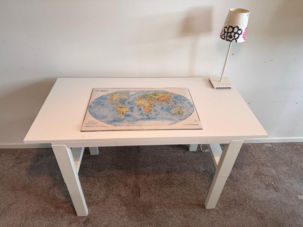 IKEA Pahl kinderbureau - wit, in hoogte verstelbaar, Huis en Inrichting, Bureaus, Ophalen, Gebruikt, Kinderbureau, In hoogte verstelbaar