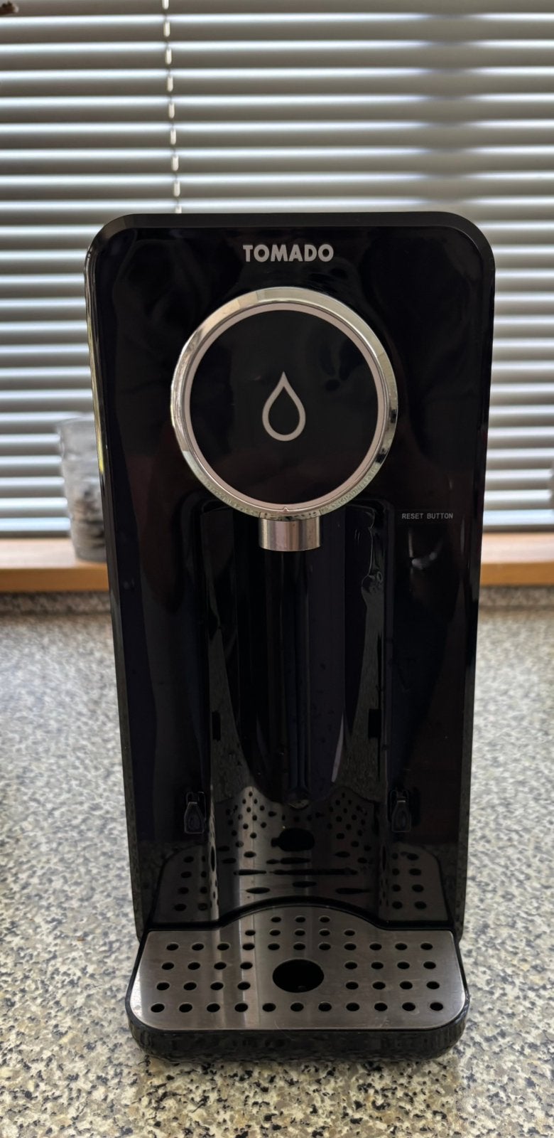 Heetwaterdispenser Tomado, Witgoed en Apparatuur, Waterkokers, 2 liter of meer, Ophalen, Zo goed als nieuw