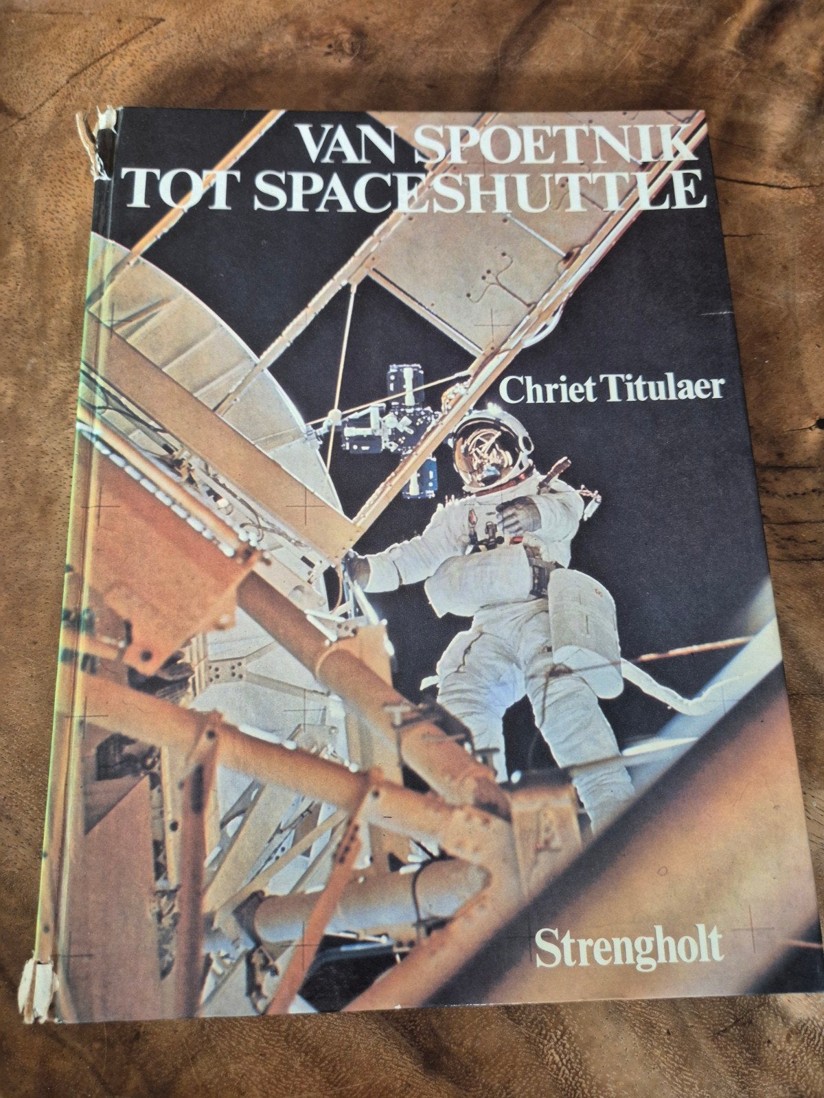 Van Spoetnik tot Spaceshuttle, Chriet Titulaer, Overige gebieden, Ophalen of Verzenden, 20e eeuw of later