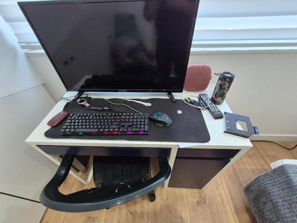 Desk, Ophalen