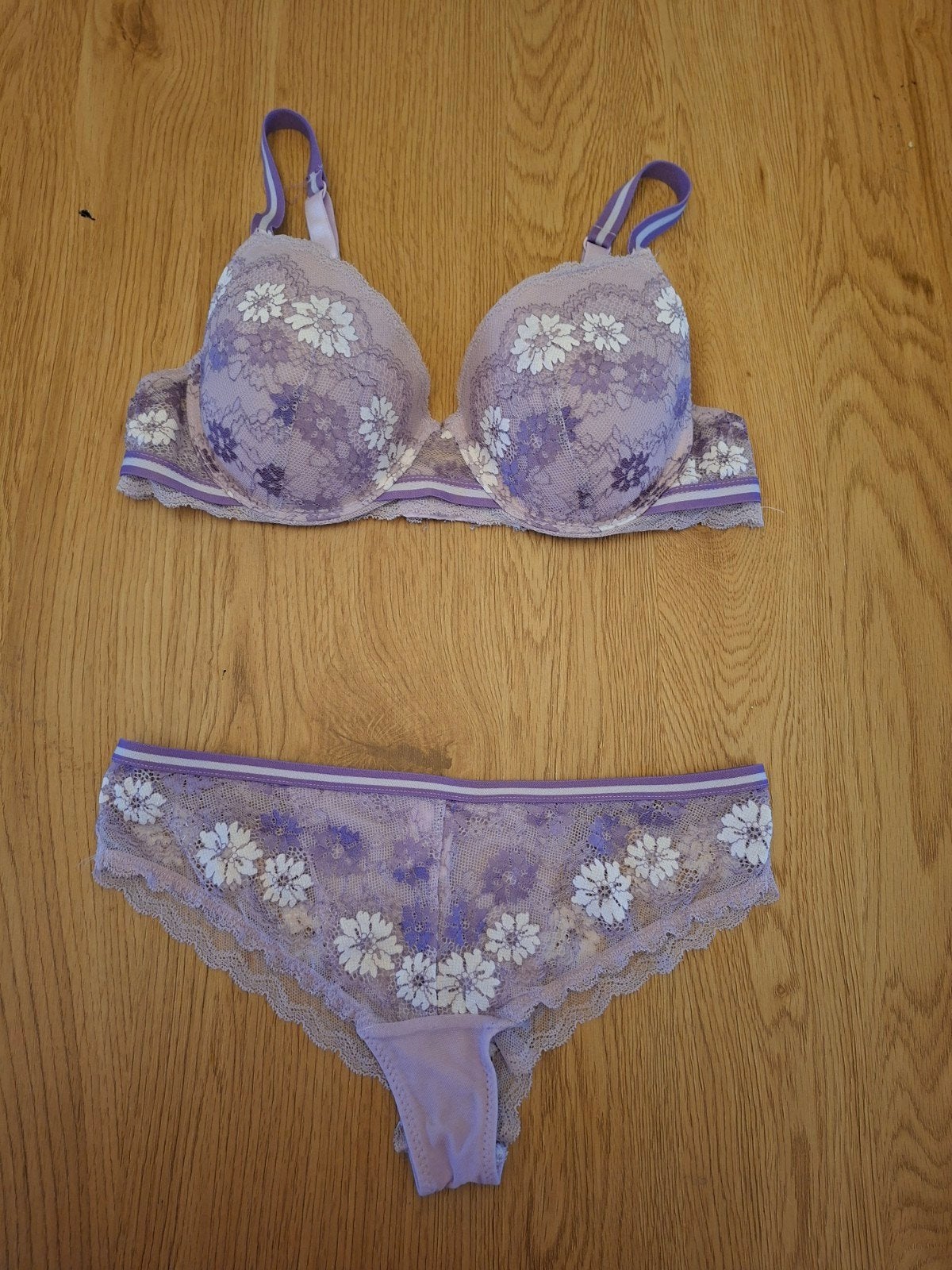lila paars kant lingerie setje maat 85B, Janina, Ophalen of Verzenden, Paars, Setje