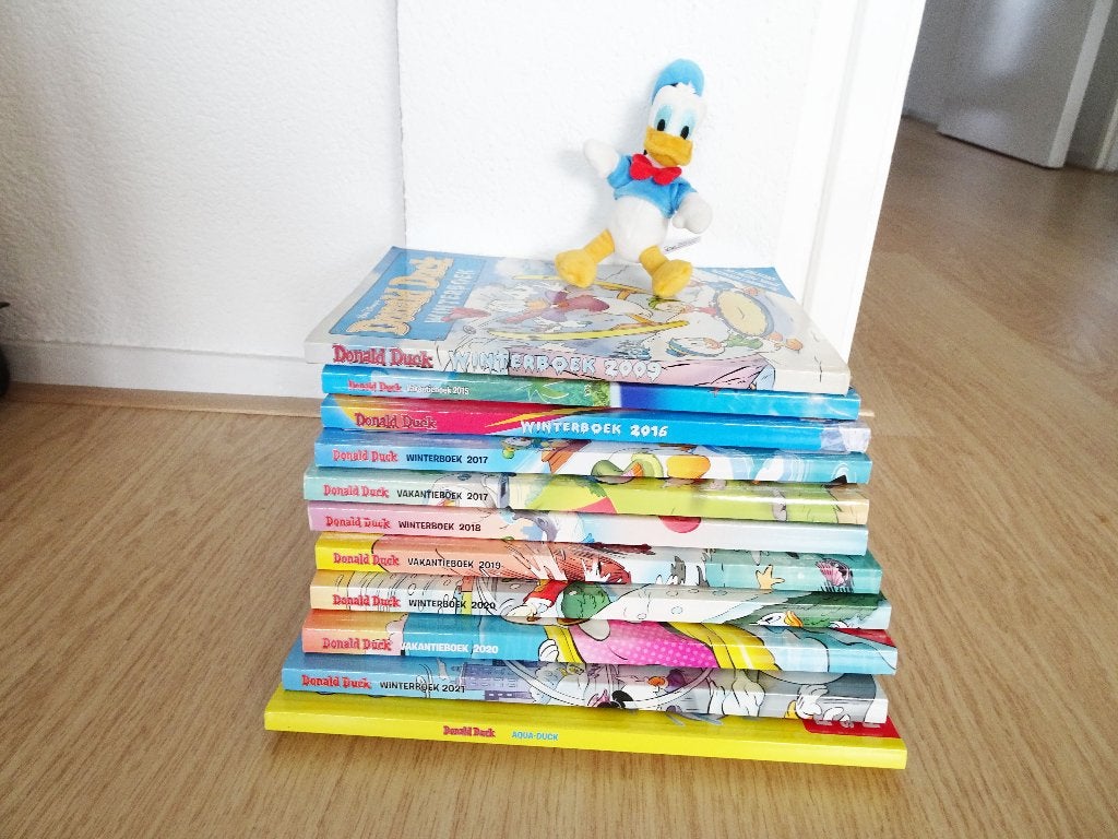 Donald Duck Vakantiepakket! Vakantieboeken, losse en AH, Boeken, Gelezen, Ophalen of Verzenden, Donald Duck, Meerdere stripboeken