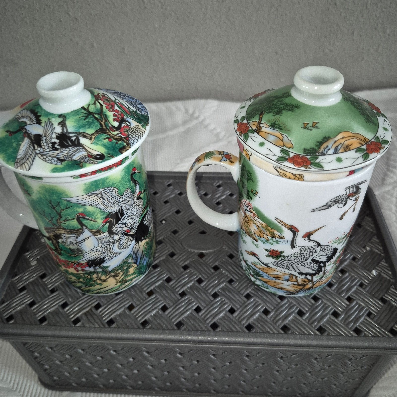 Twee mooie Chinese theebekers met theezeef, Huis en Inrichting, Keuken | Servies, Ophalen