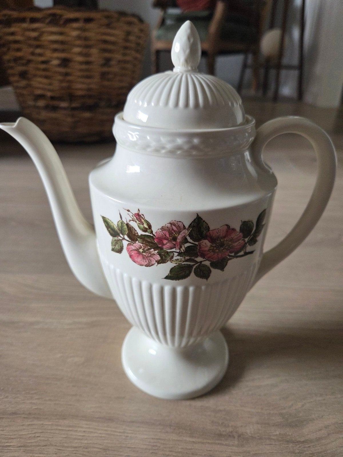 Wedgwood Briar Rose Koffiepot - Vintage Servies, Antiek en Kunst, Antiek | Porselein, Ophalen of Verzenden