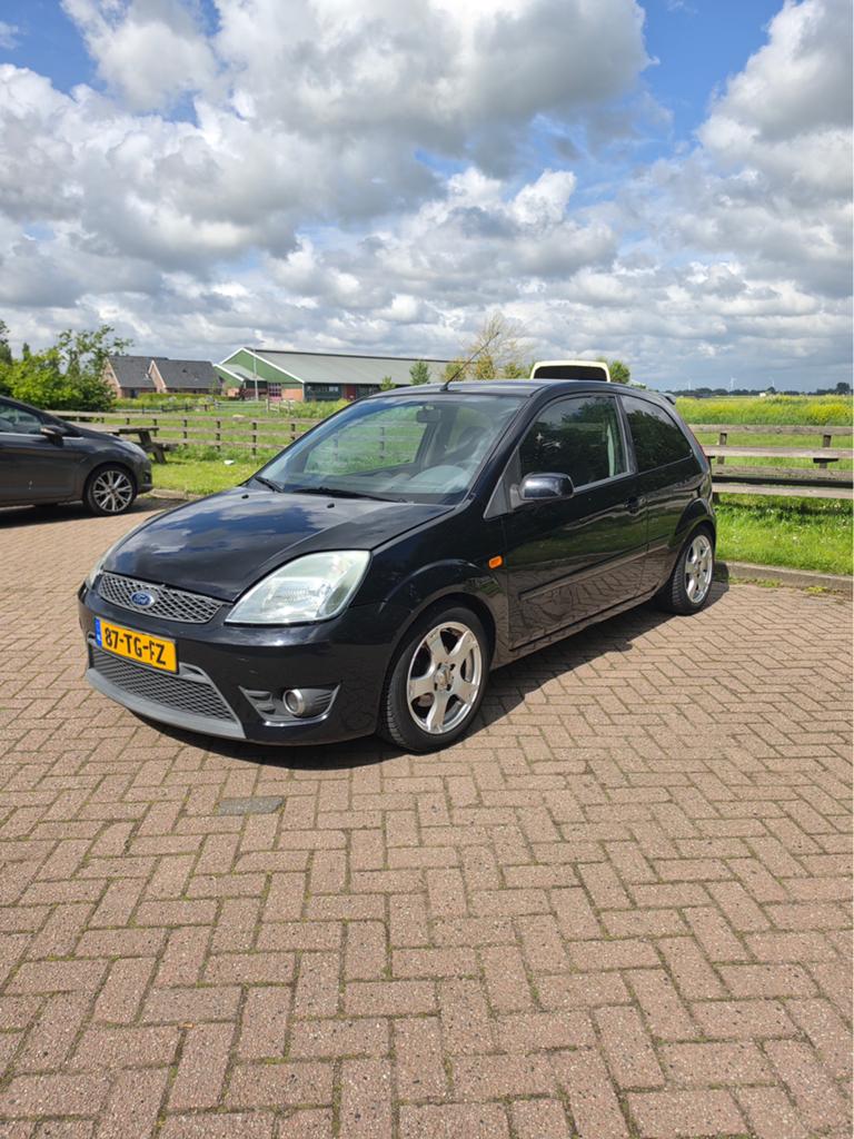 Ford Fiesta 1.6 SPORT -  klein beetje aandacht nodig, Auto's, Voorwielaandrijving, 1596 cc, 15 km/l, 40 €/maand