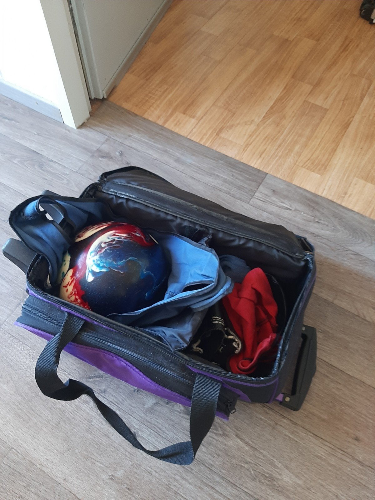 Bowlingbal, schoenen en tas, Ophalen