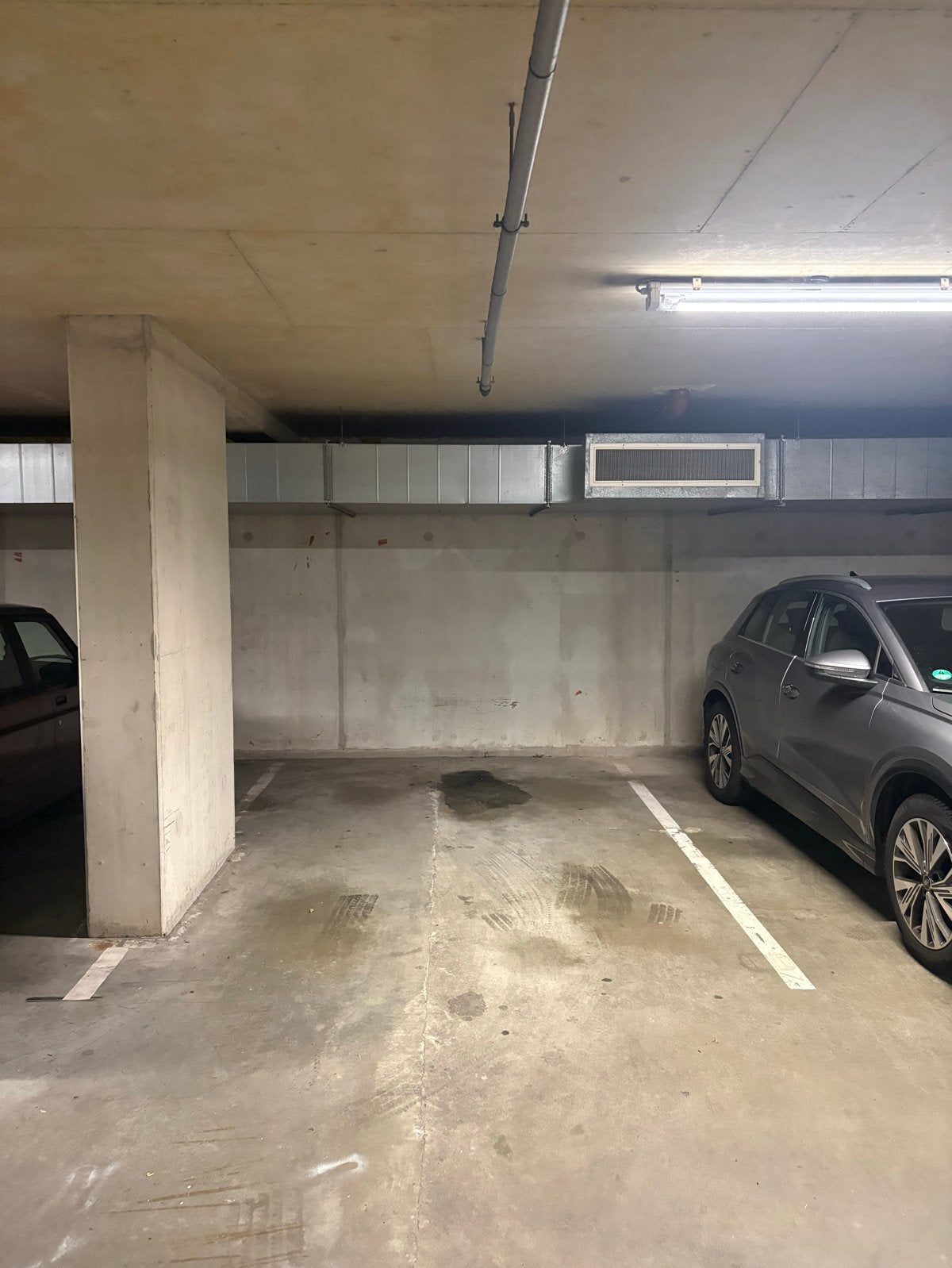 Parkeerplaats in ondergrondse garage Amstel